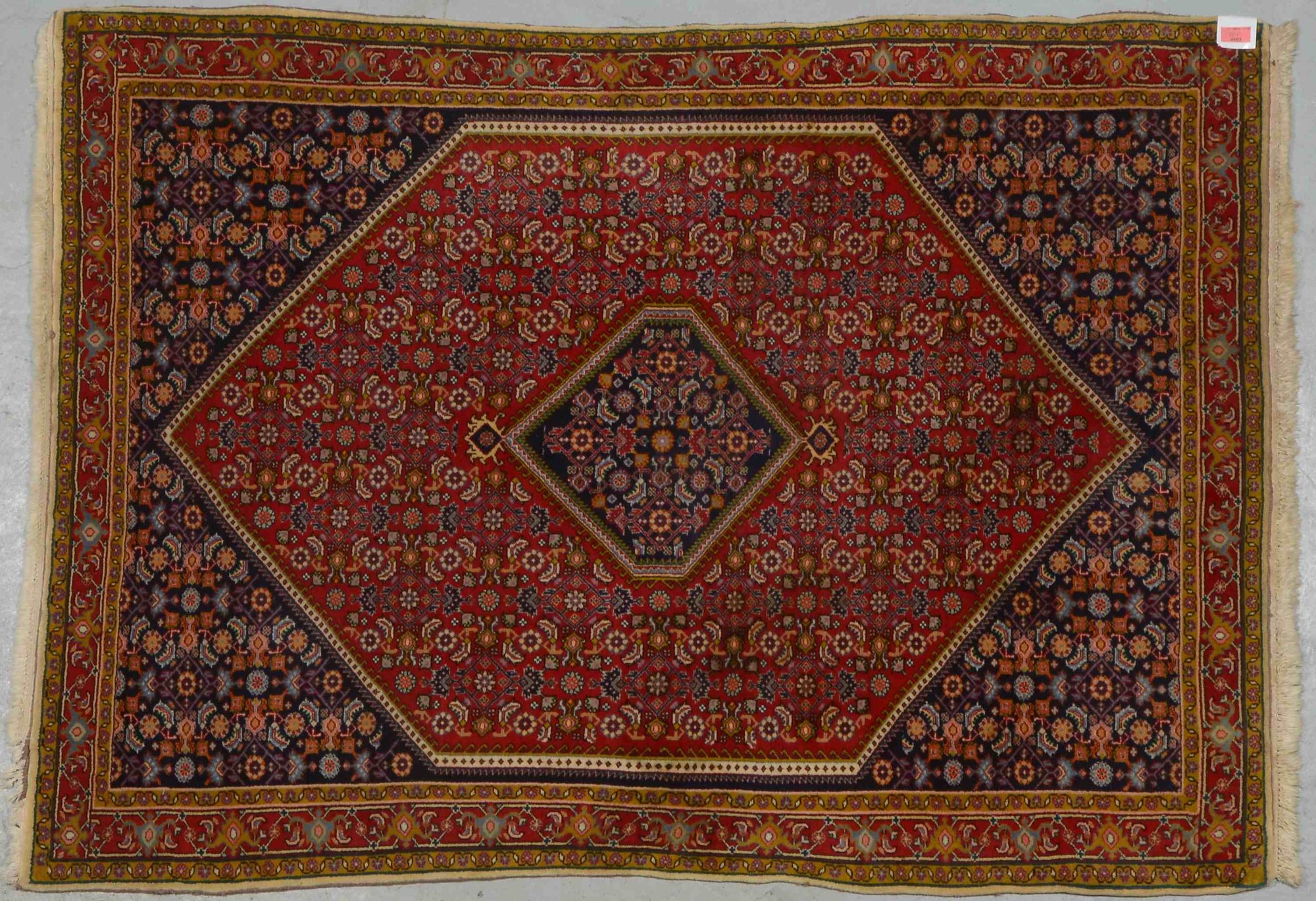 Bidjar-Orientbrücke, mittelfeine feste Knüpfung, Flor in gutem Zustand; Maße 160 x 114 cm