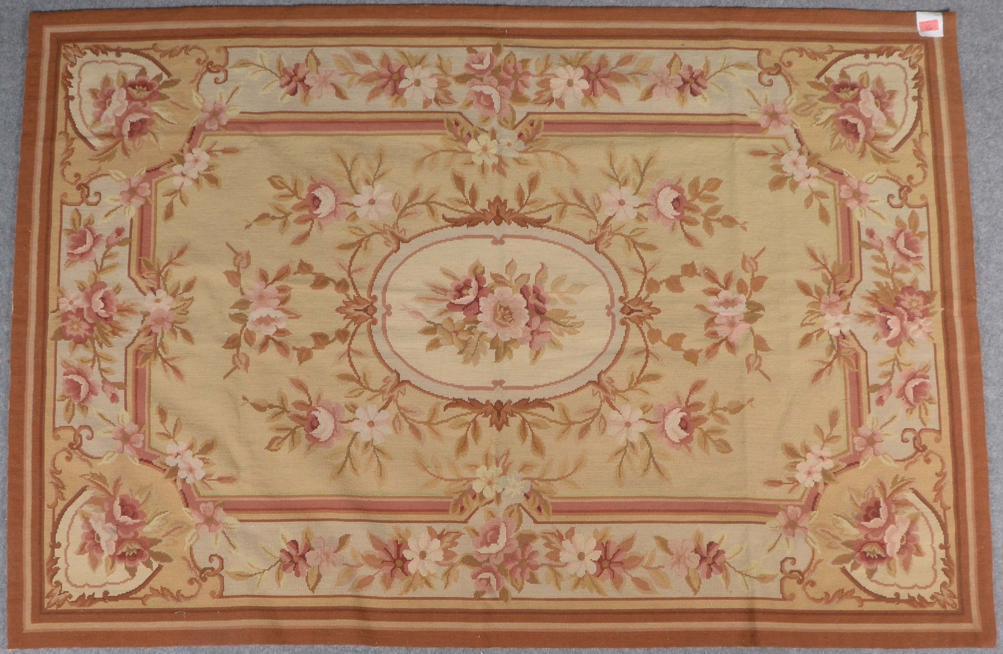 Tapisserie (Aubusson/Italien), partiell handgestickt, mit Rosenmotiv; Maße 182,5 x 122,5 cm