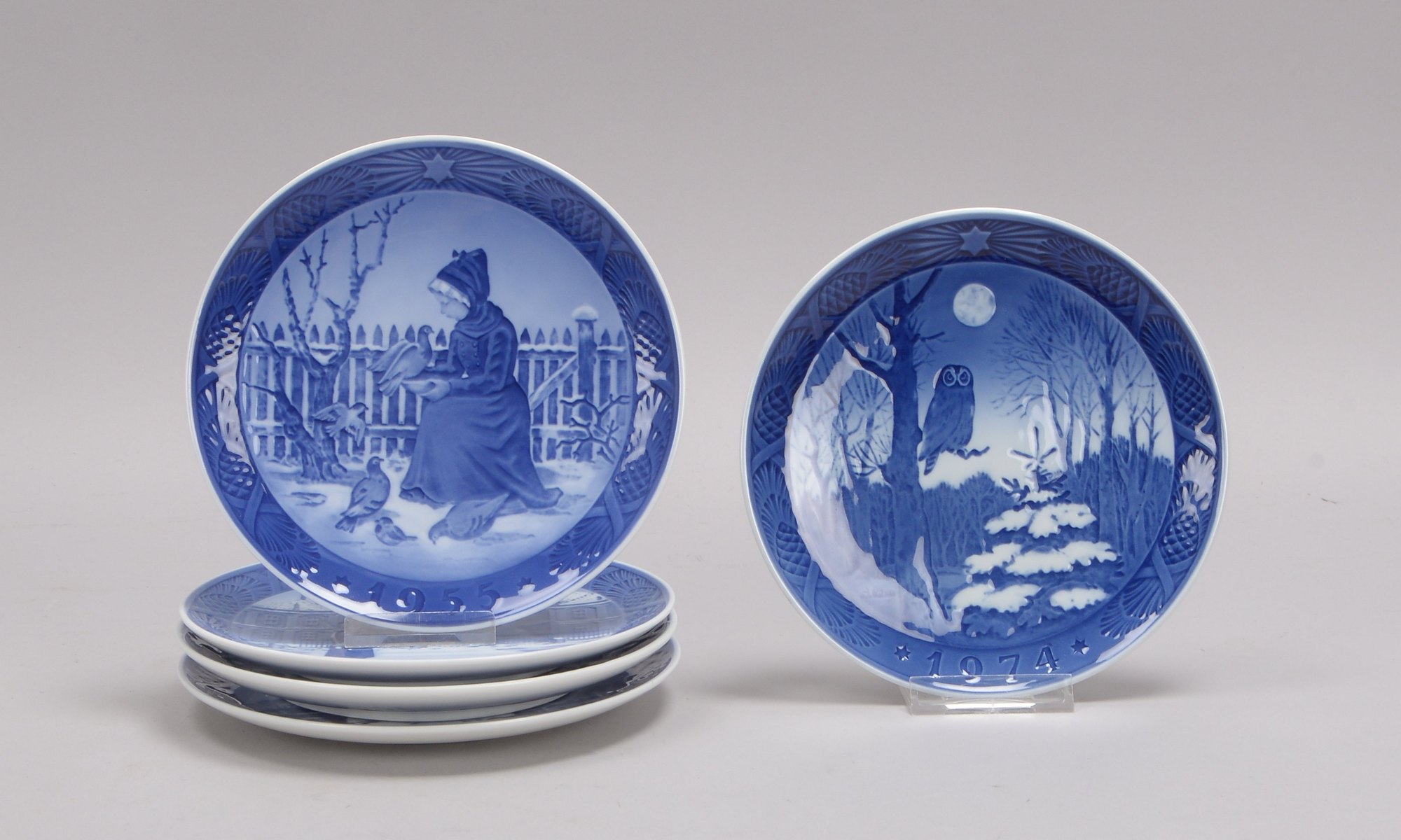Royal Copenhagen/Dänemark, Satz Porzellan-Sammelteller, 'Weihnachtsteller', 5 Stück