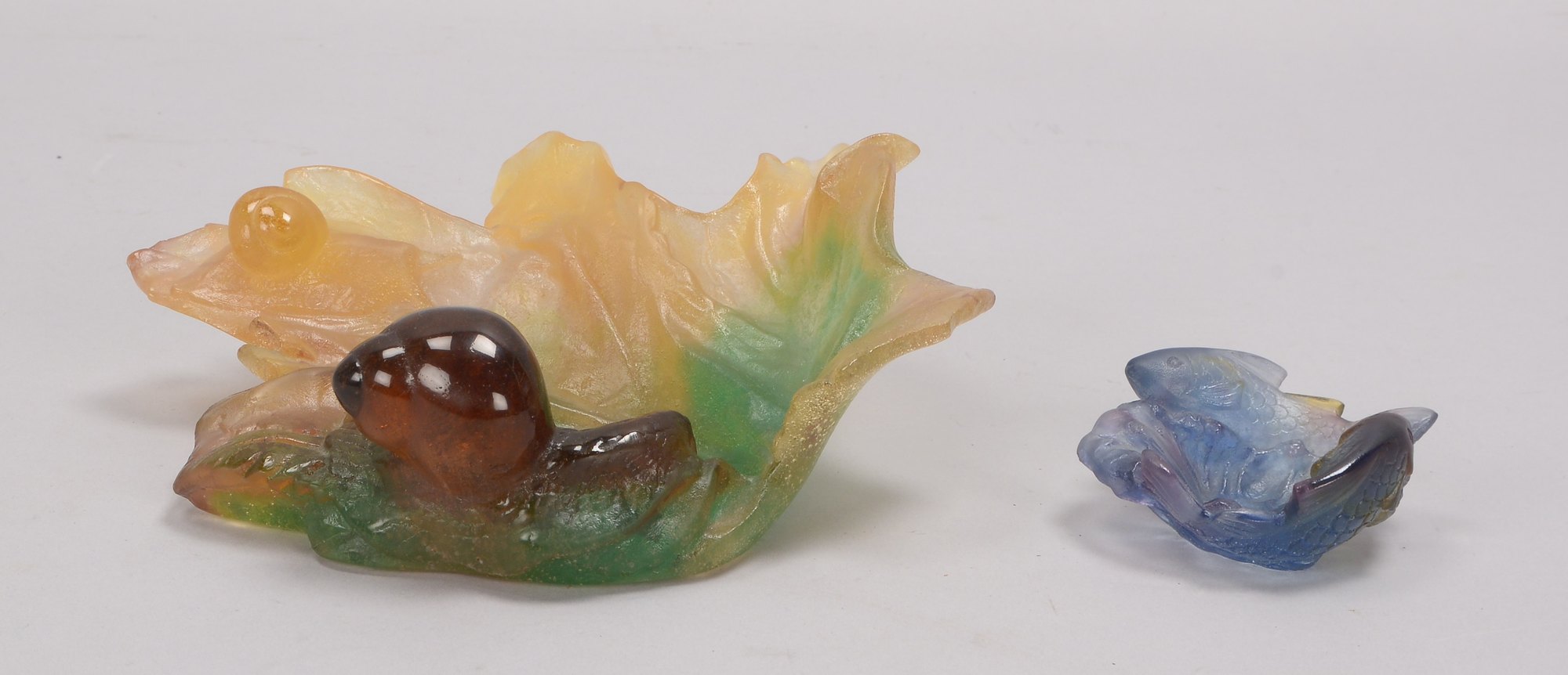 Daum, Nancy/Frankreich, 2 figürliche Glasschalen: 1x 'Schnecken', und 1x 'Fische'