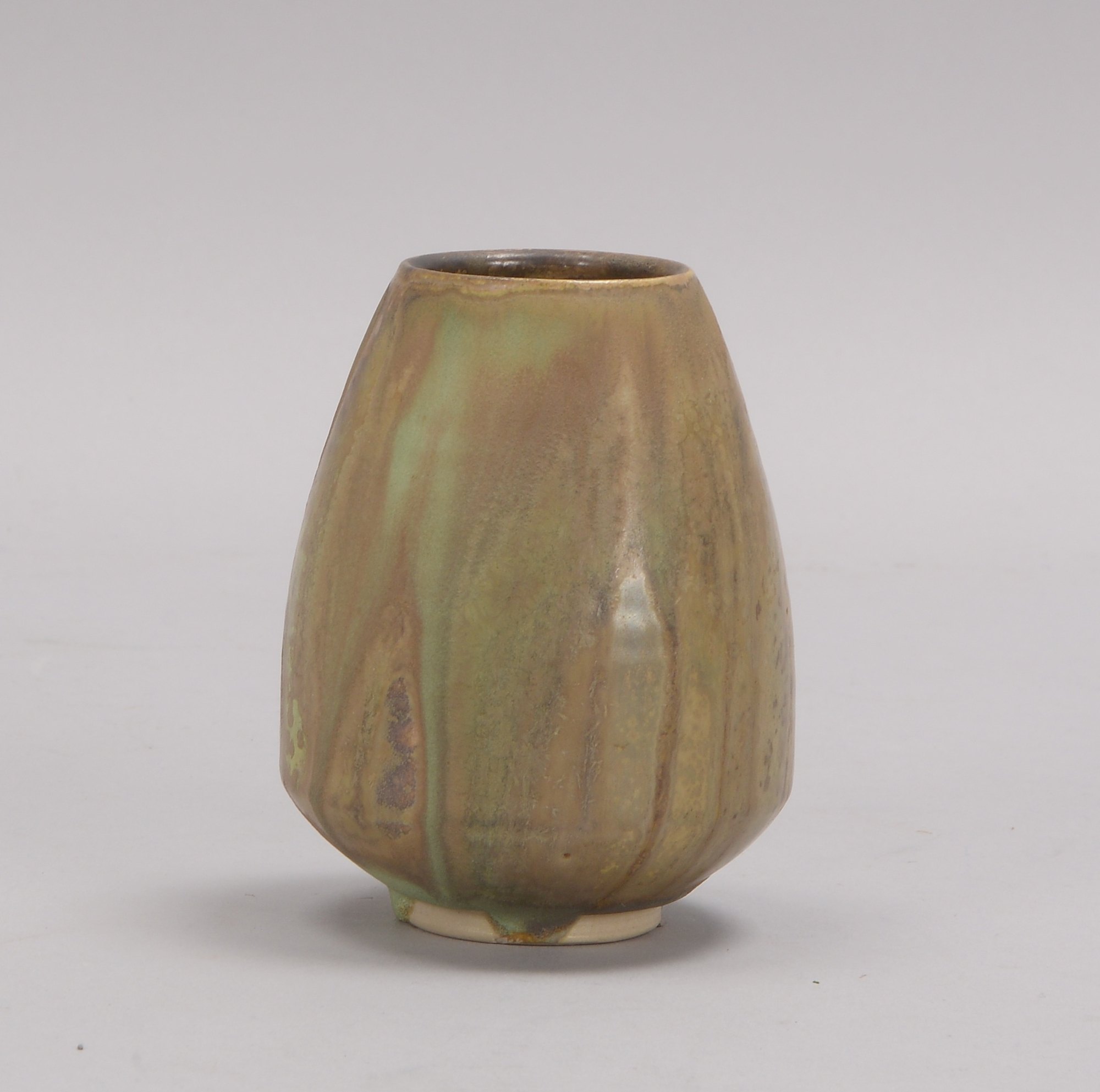 Bampi, Richard (1896 Amparo/Brasilien - 1965 Kandern), Künstler-Keramikvase, konischer Korpus