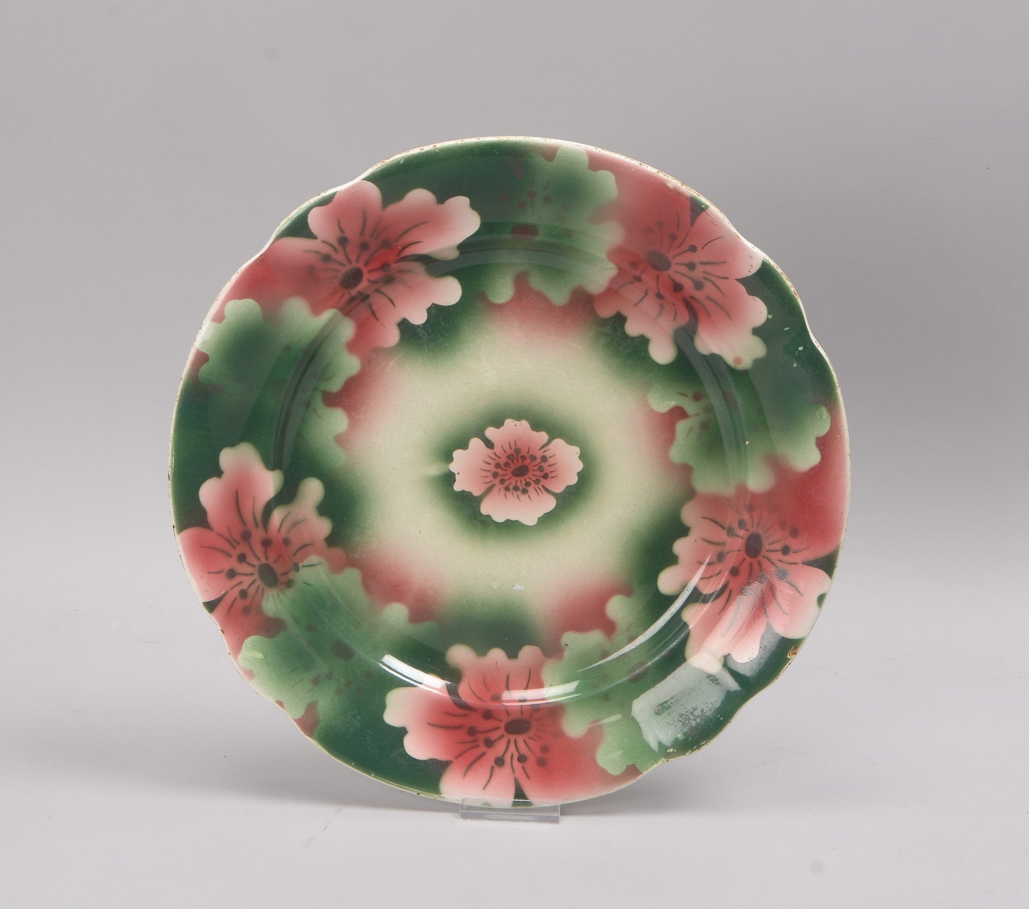 Keramikteller (Russland, um 1850), Dekor 'Mohnblume'; Durchmesser Ø 36 cm