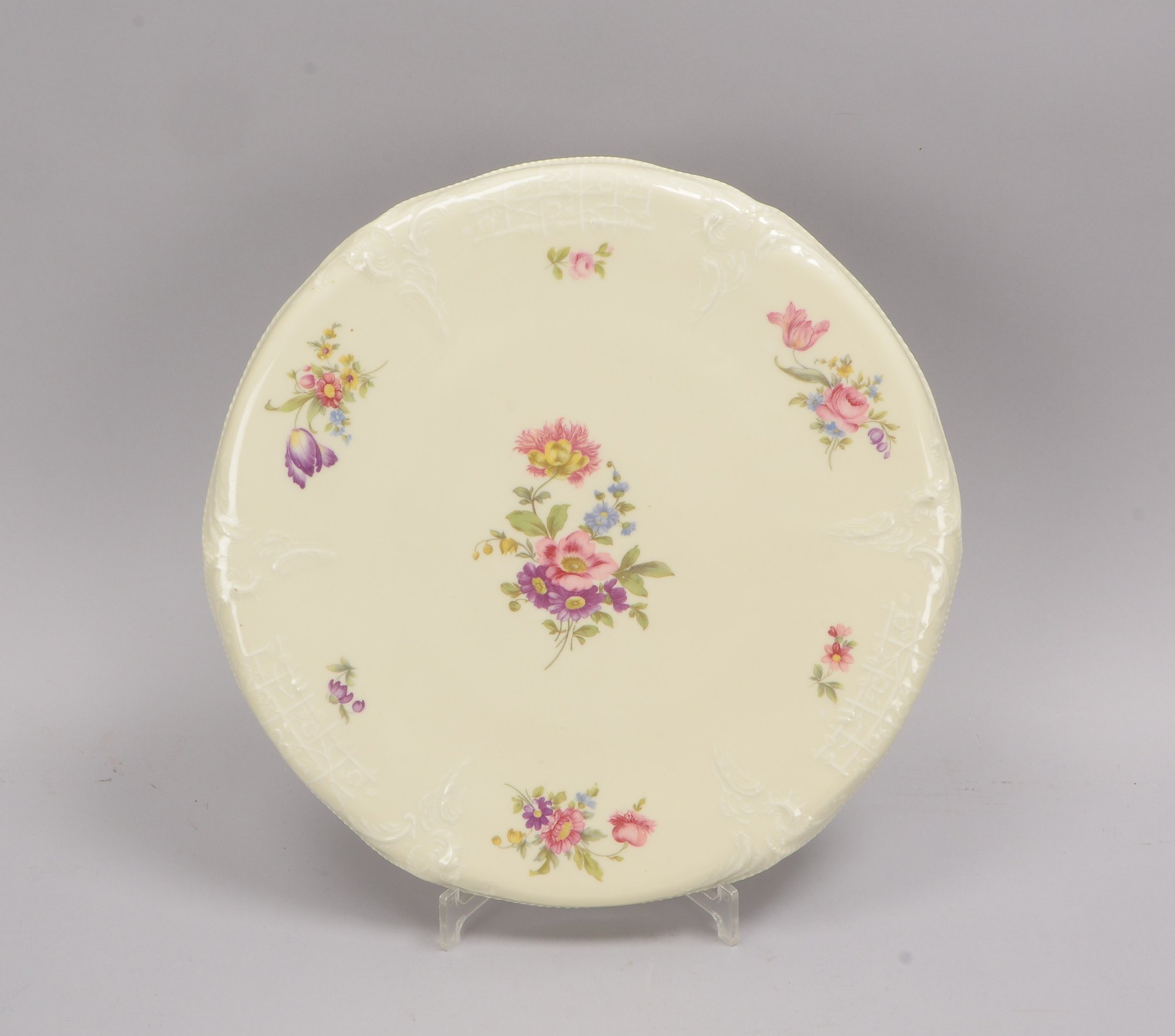Rosenthal/Selb, Porzellantablett, Form 'Sanssouci', mit Blumendekor auf elfenbeinfarbenem Grund