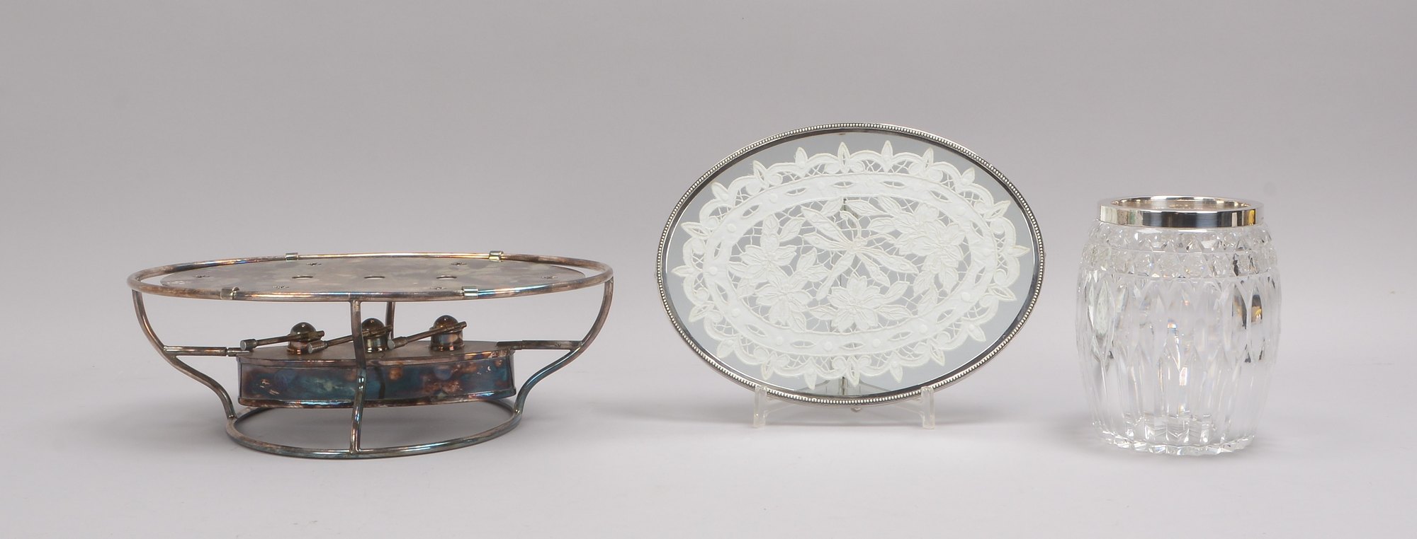 Tischglas-Konvolut: Kristallvase und Glastablett, Teile jeweils mit Silber-Montierung