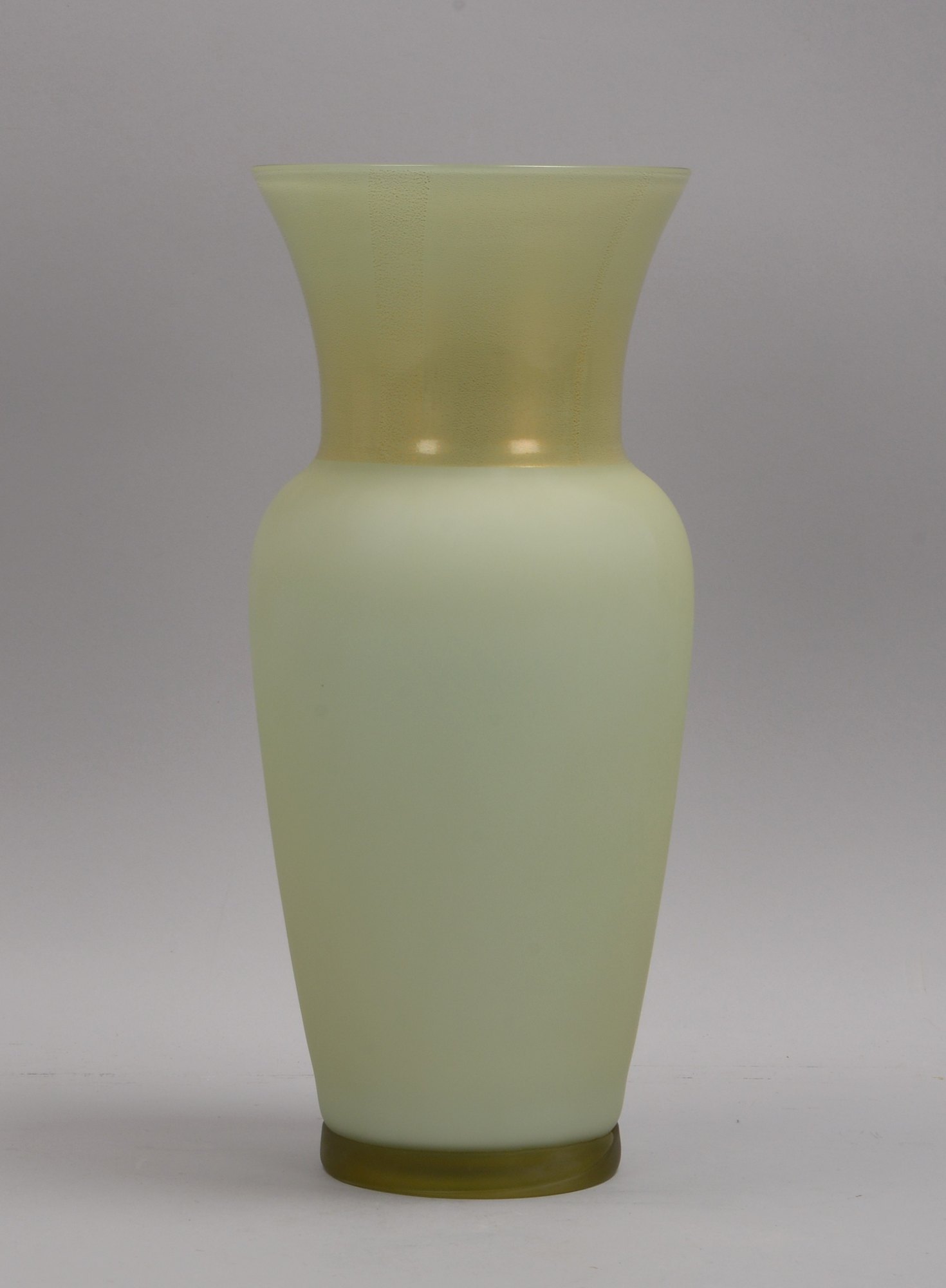 Venini, Designer-Glasvase, 'Opalino', Modellnr. '70623', Auflage-Nr. '27/199' (2017), signiert