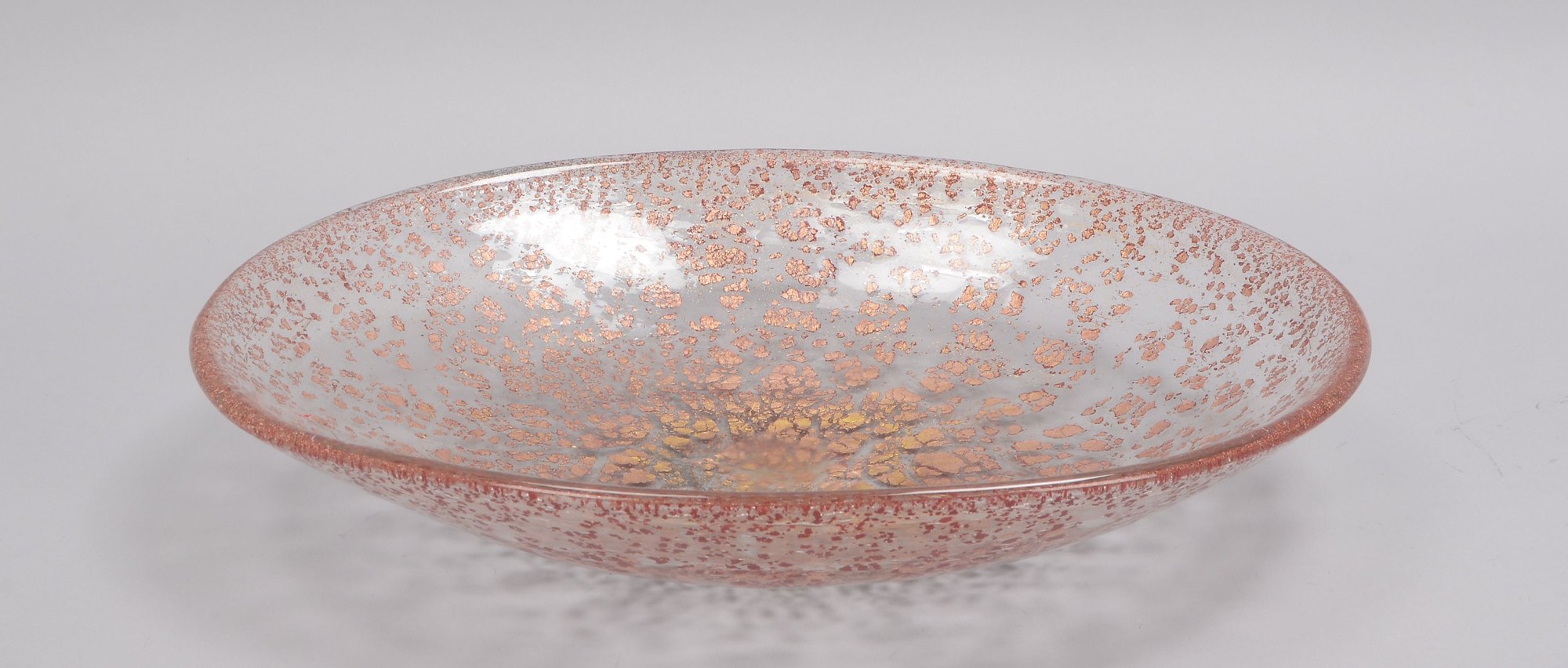 Barovier & Toso (Murano), Designer-Glasschale, ovale Form, blassrosafarbenes Klarglas mit Gold