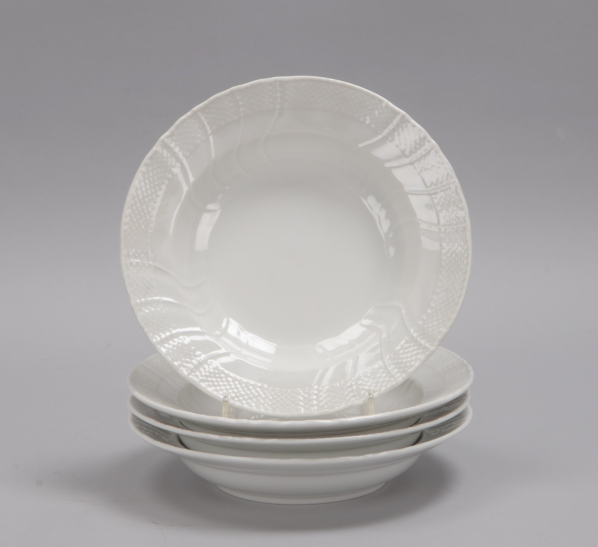 KPM (Zeptermarke), Satz Suppenteller, Form 'Neuosier', 4 Stück; Durchmesser Ø 20 cm