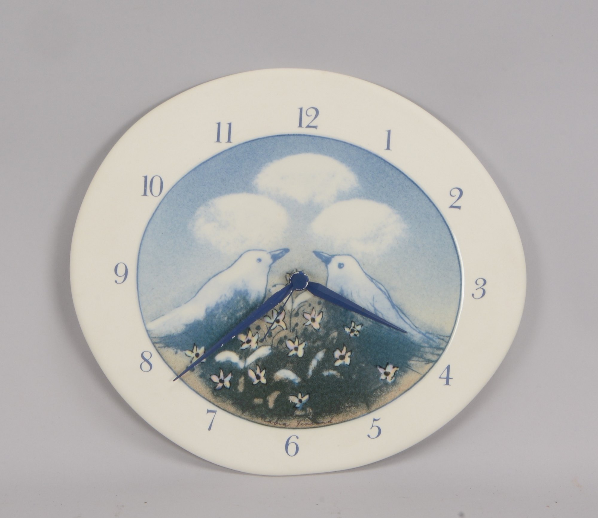 Arabia/Finnland, Wanduhr, Keramik, mit Vogelmotiv, Entwurf: Heljä Liukko-Sundström (*1938), 1984