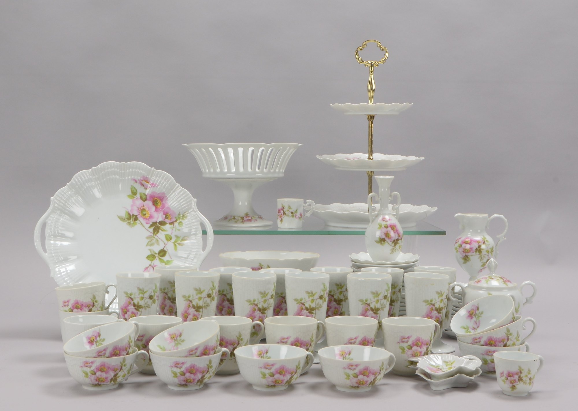 A. Giraud & Cie/Limoges, umfangreiches Tee-/Kaffee- und Kakaoservice, mit Rosendekor, diverse Teile