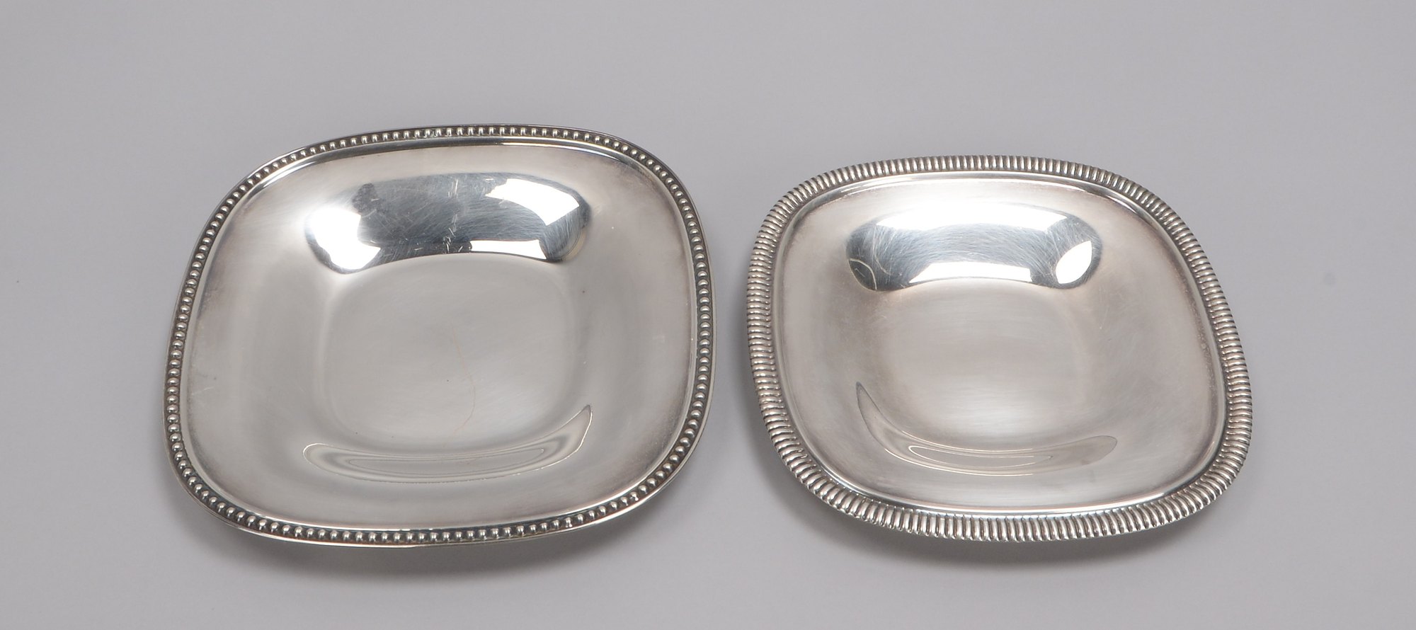 Wilkens, 2 Schalen, 835 Silber, quadratische Form, verschiedene Ausführungen/davon 1x mit Perlrand
