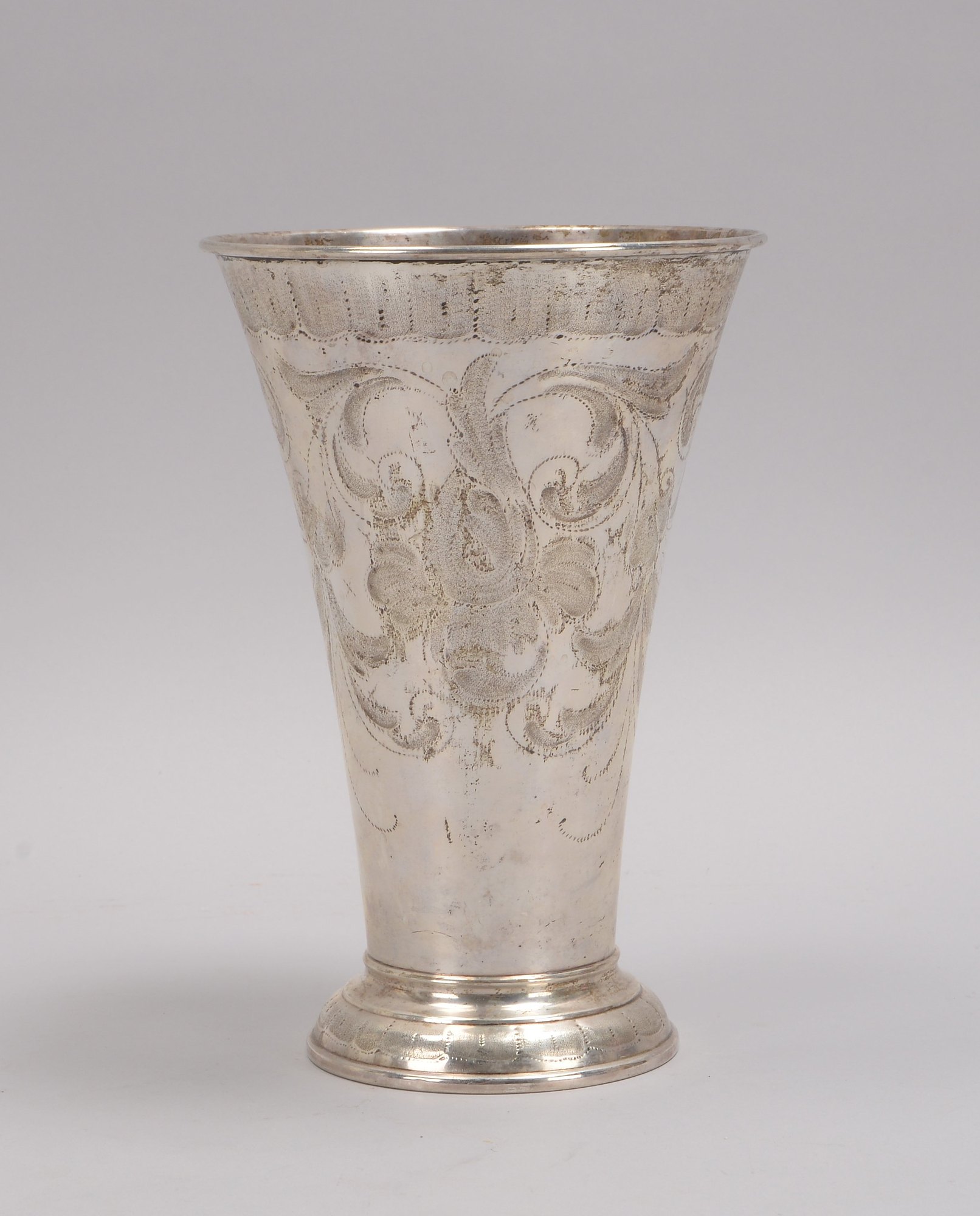 Tischvase (Schweden), 830 Silber (mehrfach punziert); Höhe 24 cm, Durchmesser Ø 16,5 cm