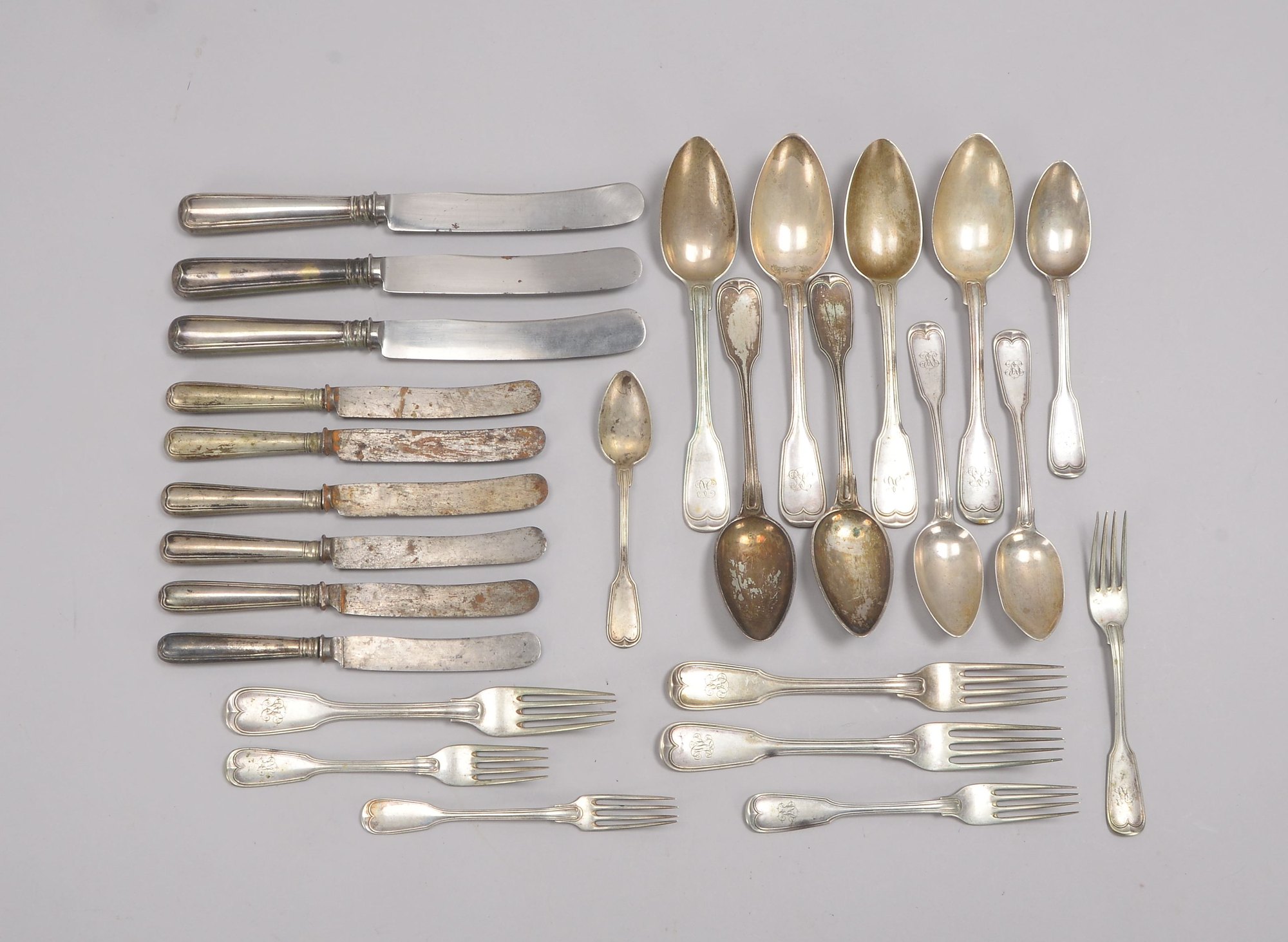 Tafelbesteck/Restbesteck, Silber, verschiedene Silbergehalte; Gewicht/ohne Messer: 938 g