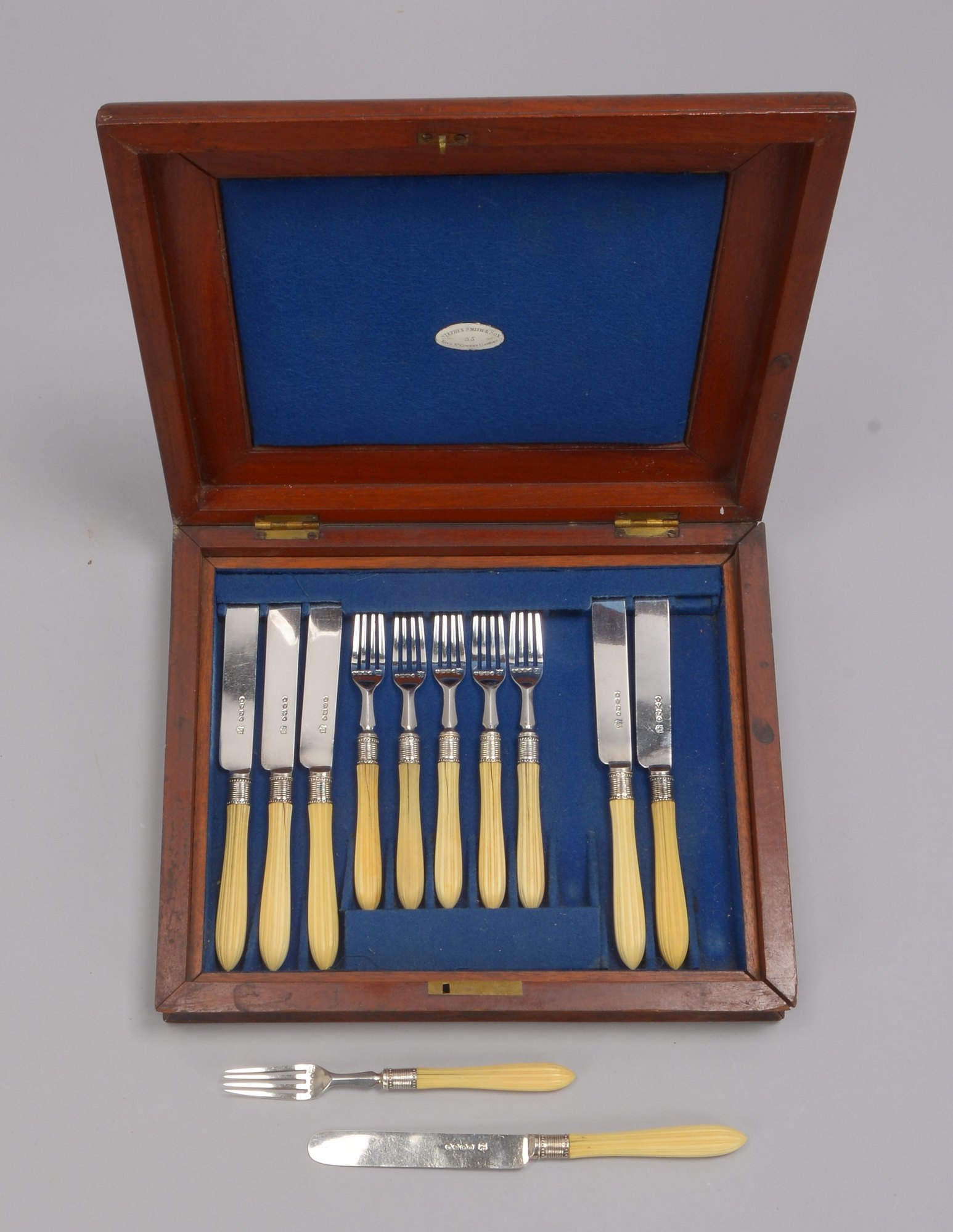 Toastbesteck (London, 1876), Sterlingsilber, jeweils 6-teiliger Satz Messer/6-teiliger Satz Gabeln
