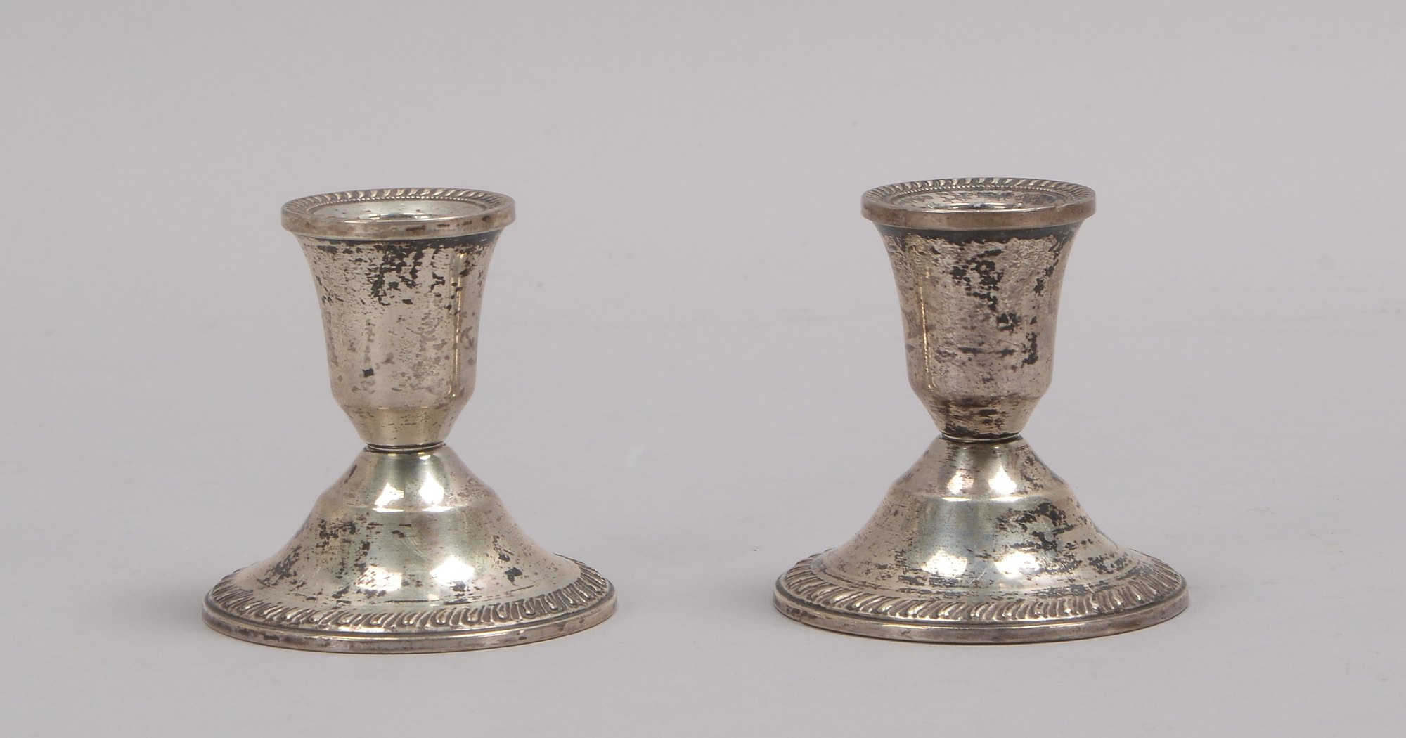 Paar Tischkerzenleuchter (Schweden), 925 Sterlingsilber - gefüllt; Höhe 7,5 cm