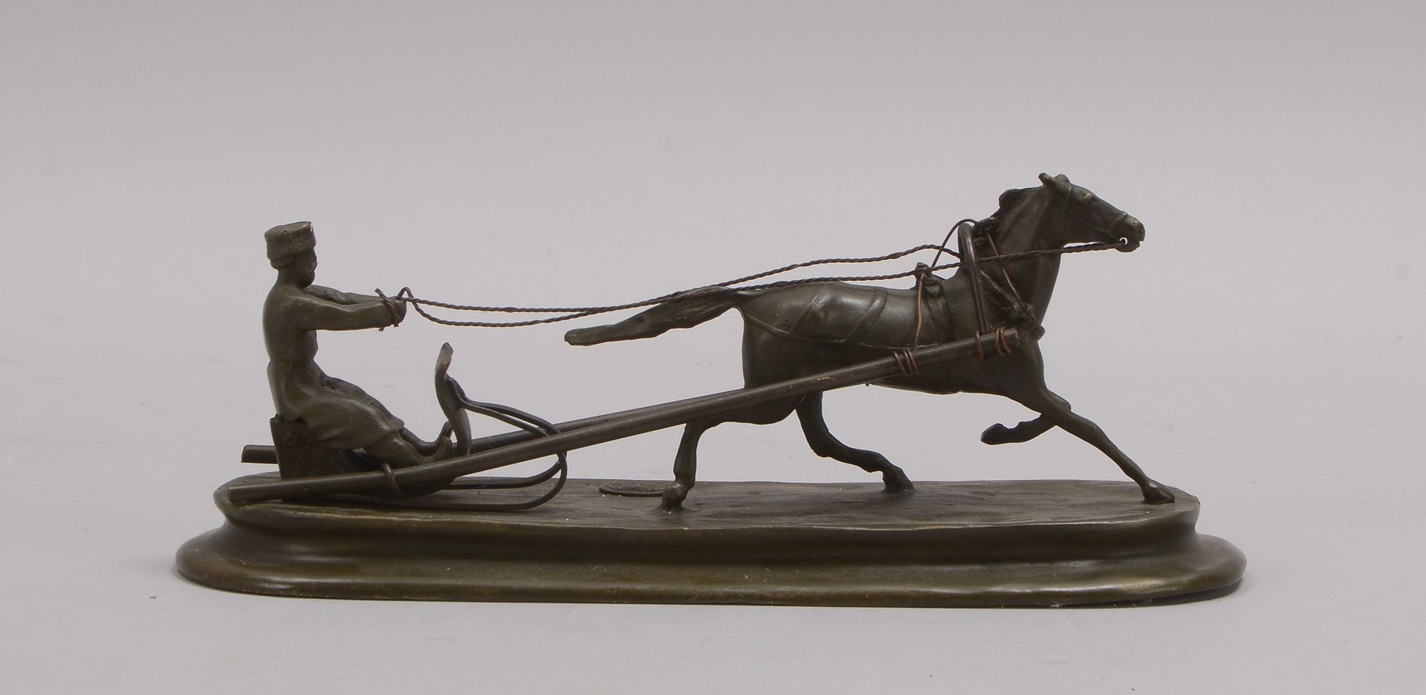 Bronzeskulptur, 'Troika', Bronze partiell poliert, signiert 'V. Gracher'; Länge 22,5 cm