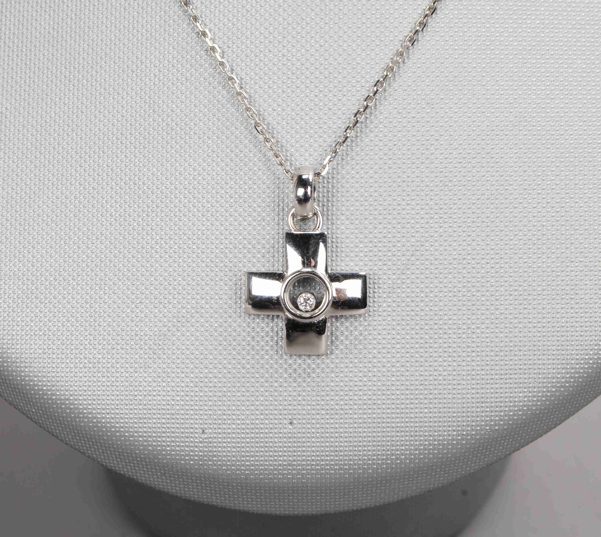Chopard/Kollektion 'Happy Diamonds', Collier mit figürlichem Anhänger in Kreuzform, 750 WG (gest.)