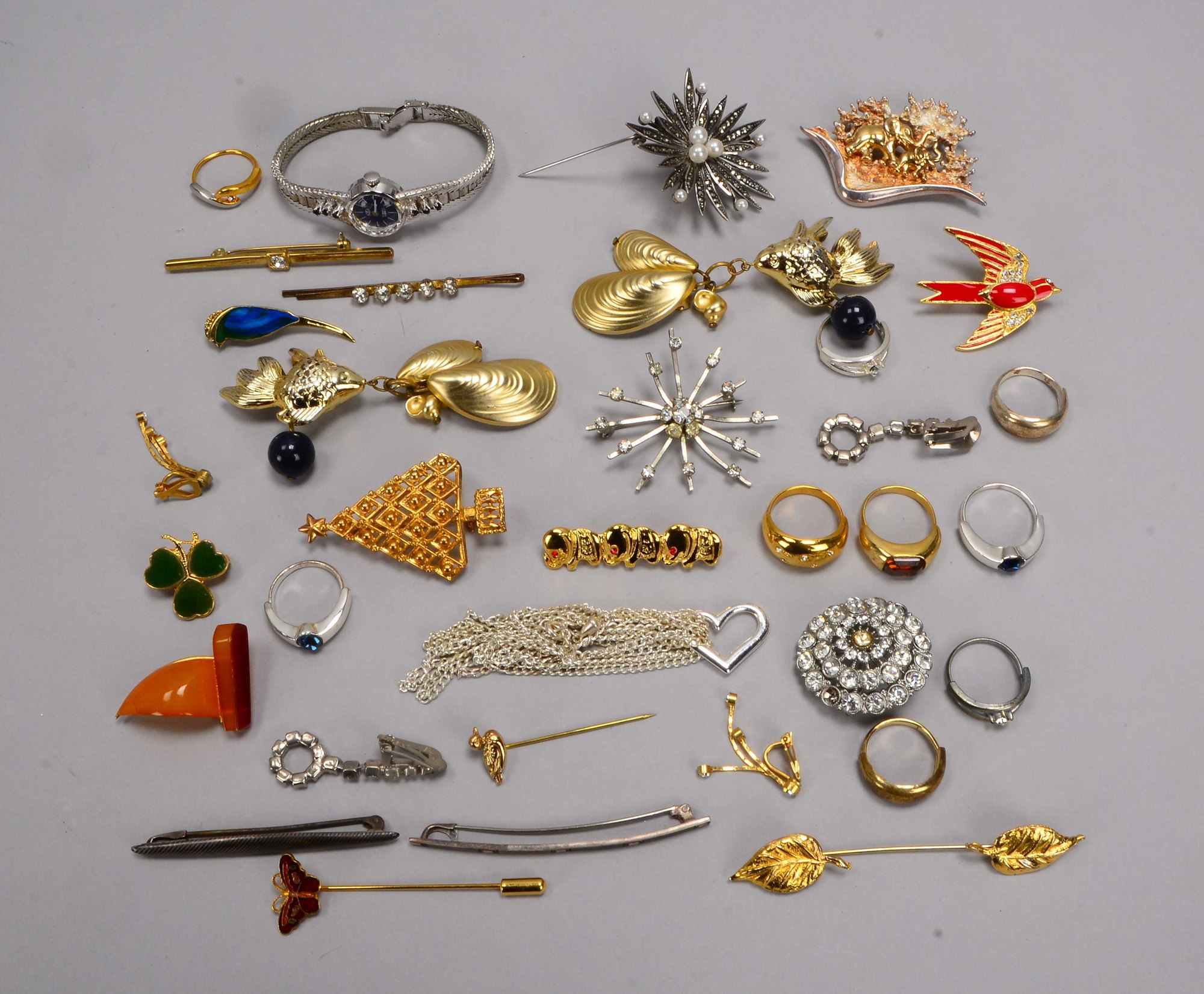 Modeschmuck-Konvolut, verschiedene Teile und Ausführungen, teilweise in Silber