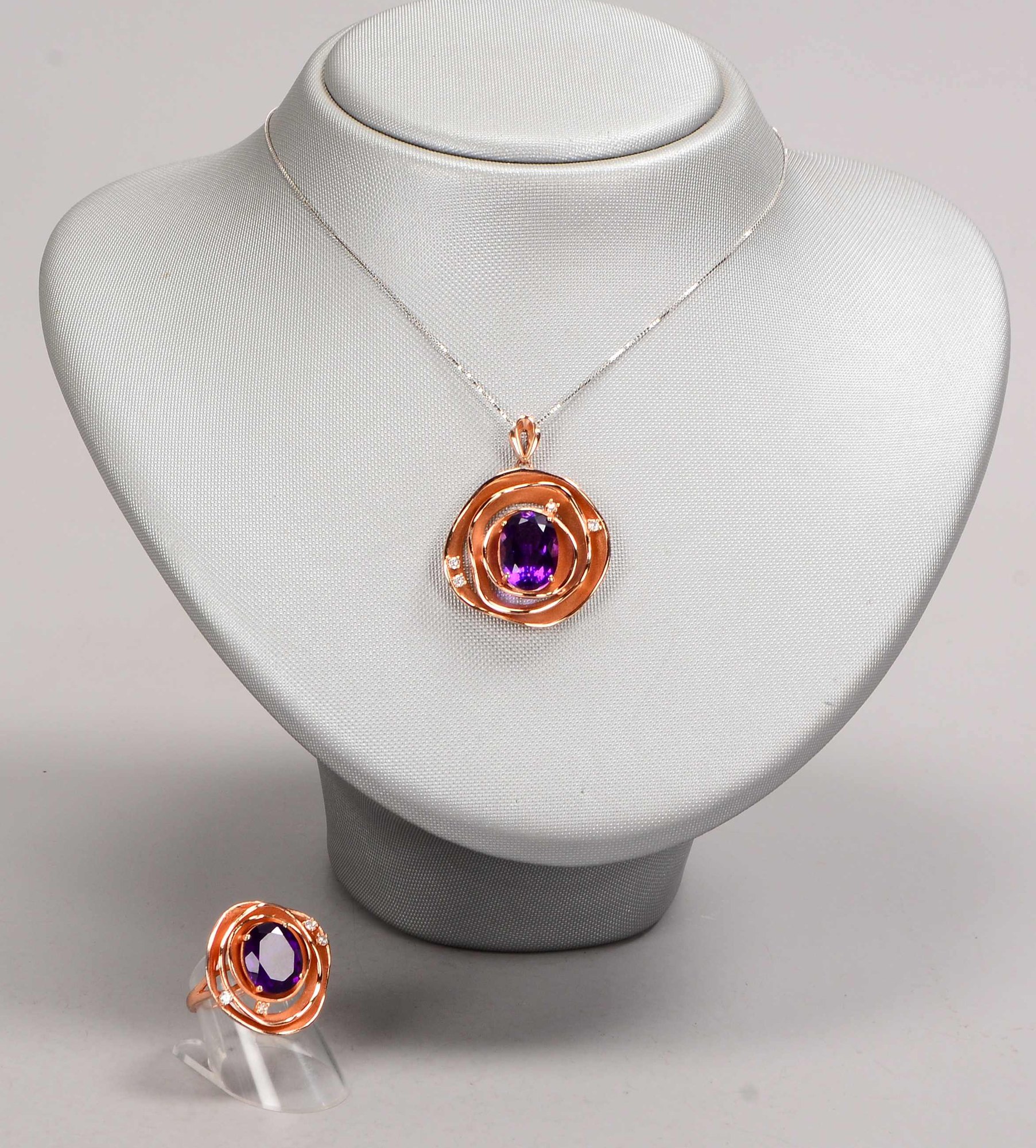 Schmuckset, 925 Sterlingsilber, mit Amethystbesatz, facettierte Steine im Ovalschliff, 2 Teile