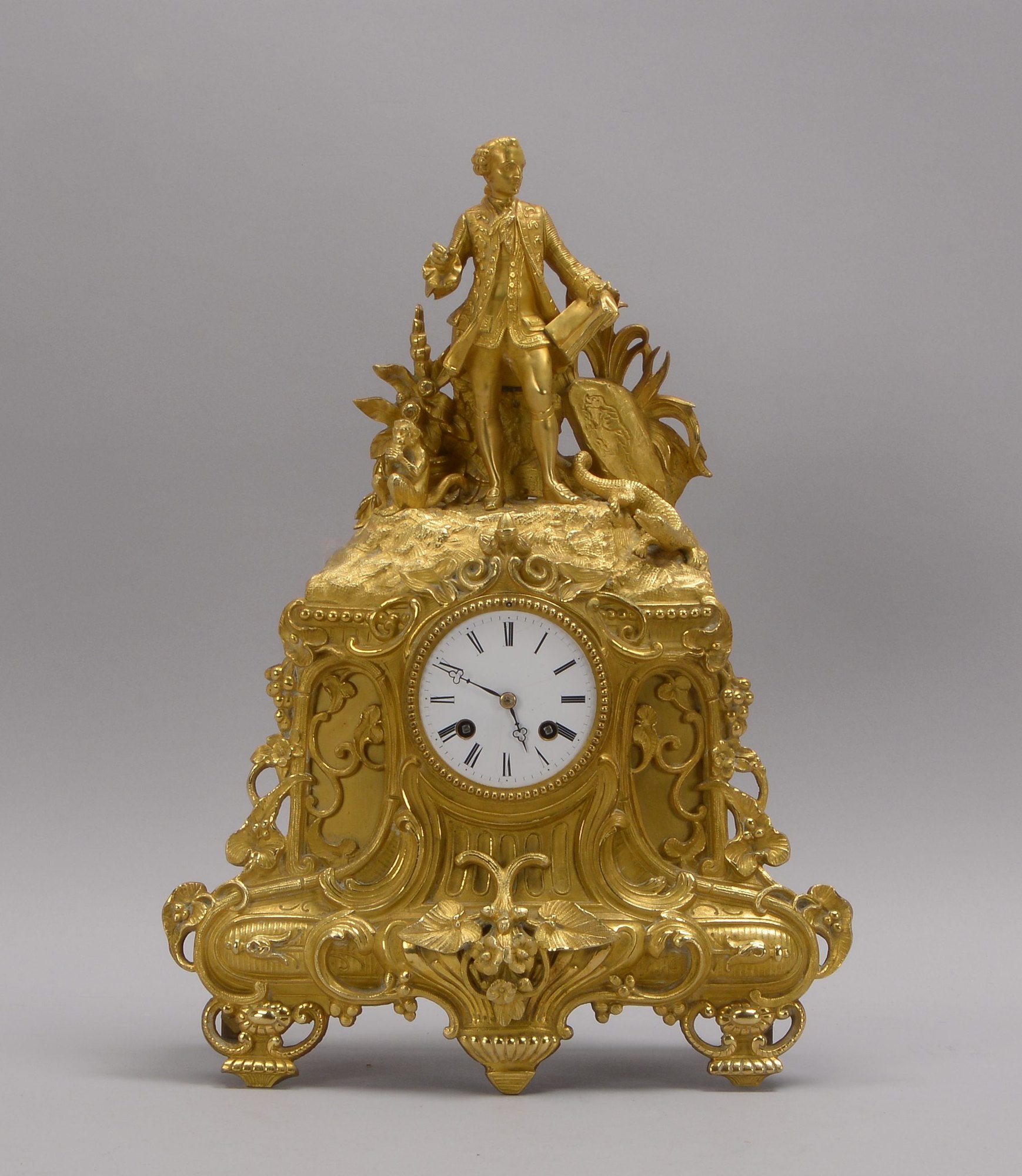 Kaminuhr/Salonuhr (wohl Frankreich), Bronze mit Feuervergoldung, Gehäuse mit figürlicher Bekrönung