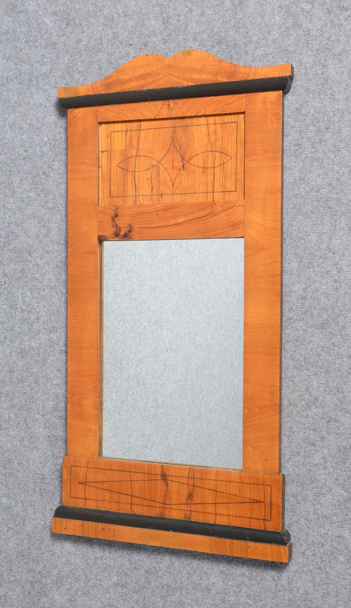 Biedermeier-Wandspiegel, Kirschbaum - Spiegel wohl ersetzt; Maße 75 x 39 cm
