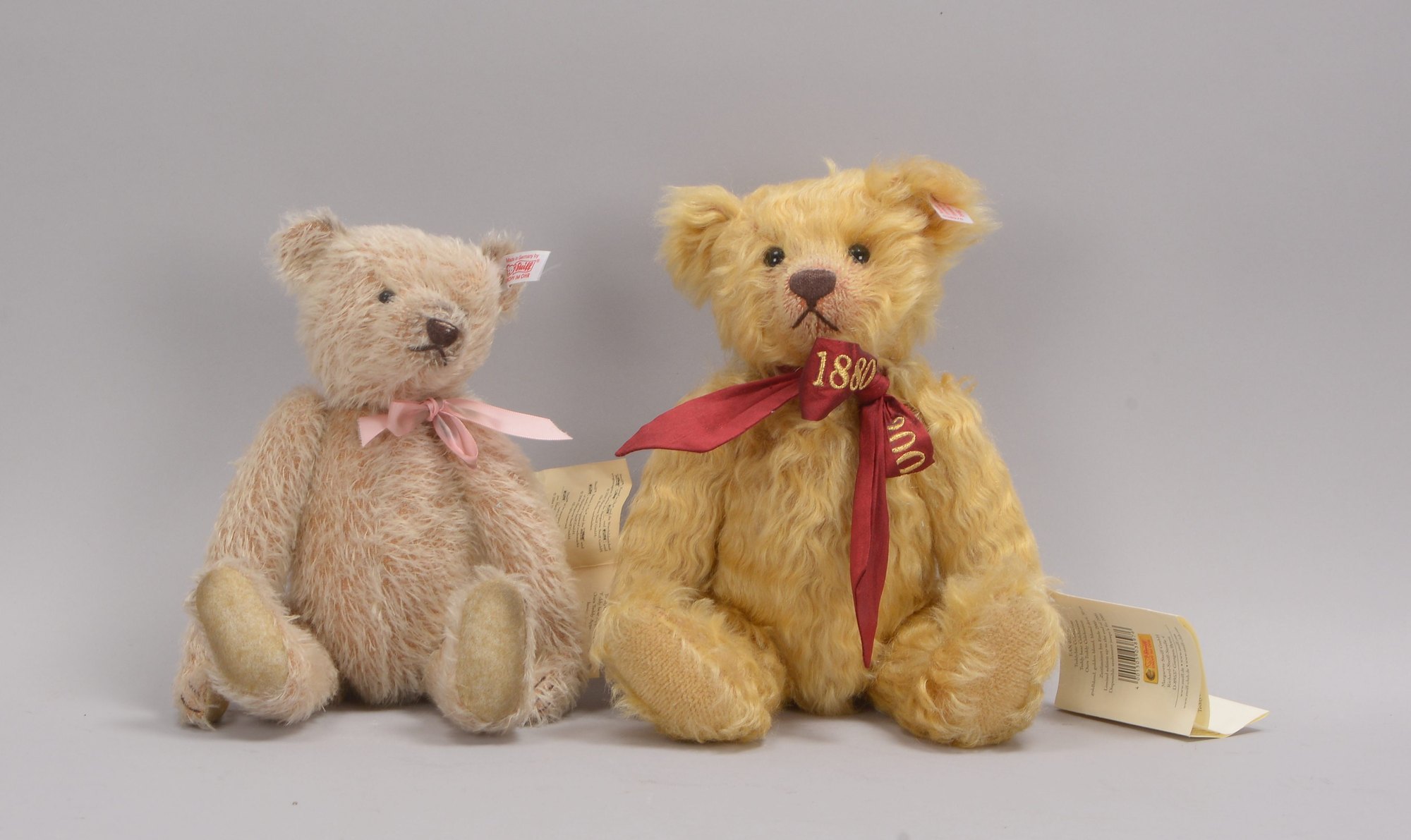 2 Steiff-Sammlerteddys, verschiedene Ausführungen: 'Appolonia Margarete', und 'Teddybär Celebration'