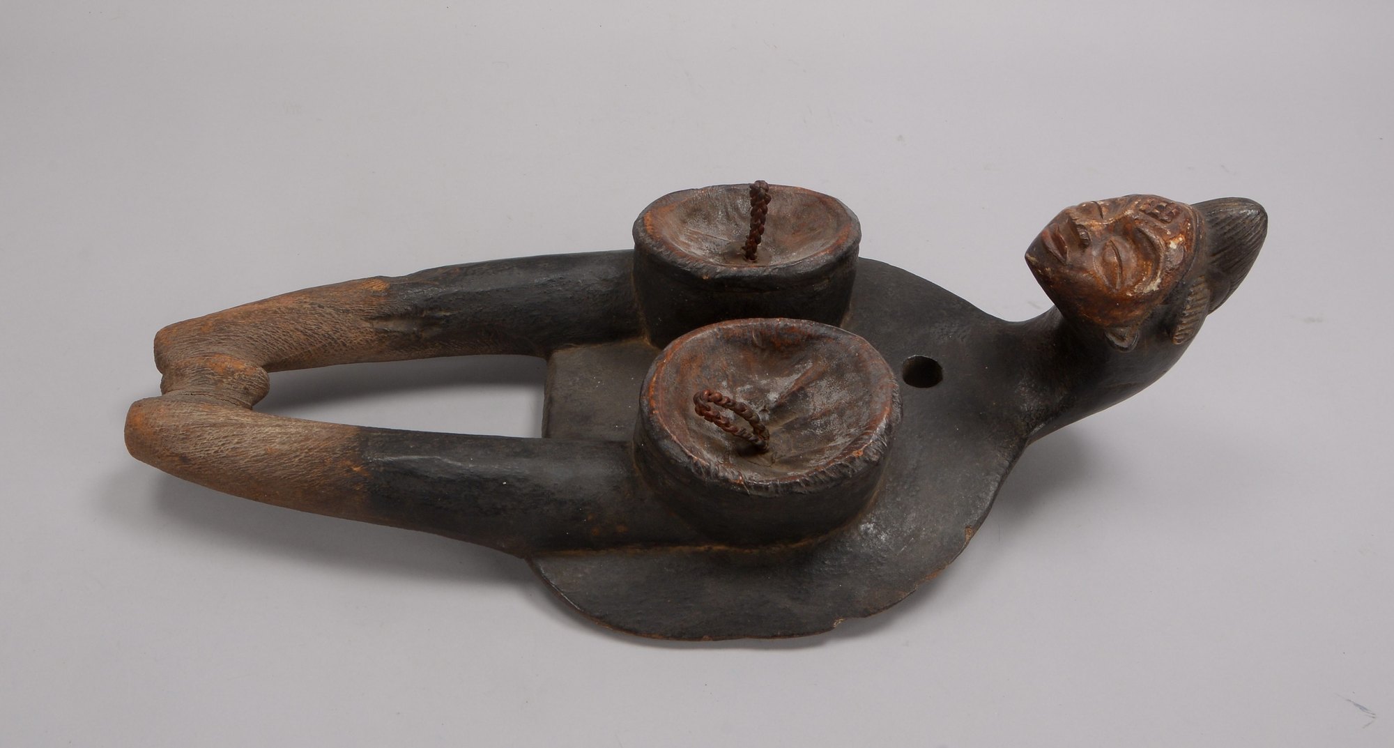 Figürlicher Blasebalg (wohl Kongo/Afrika), 'Weibliche Figur', Holz, Brustbereich mit Lederbezug