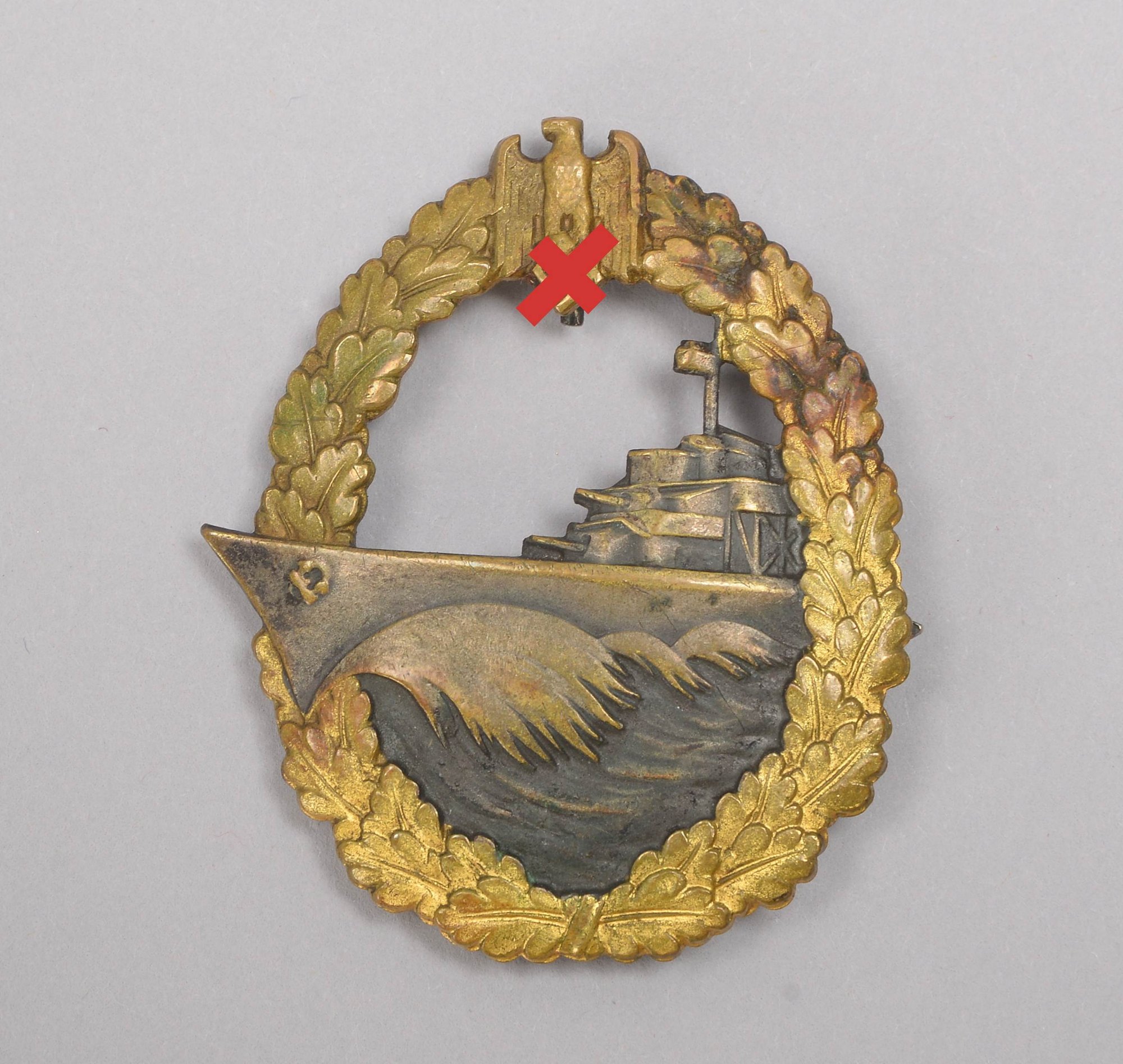 Militaria-Sammlerstück (II. WK), 'Zerstörer'-Kriegsabzeichen, Hersteller 'Schwerin/Berlin 68'