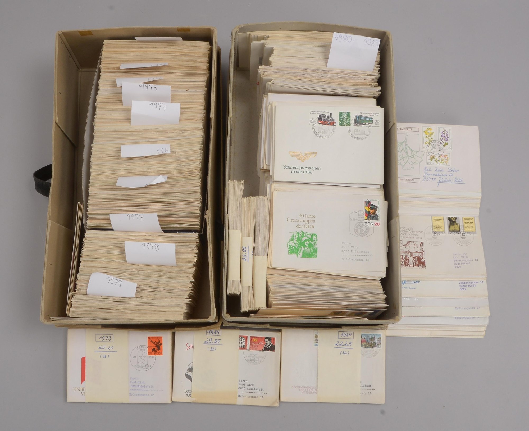 Briefmarken: Sammlung Postkarten 'Deutschland'/'Europa', 150x FDC, 2x prallvolle FDC-Ausgaben