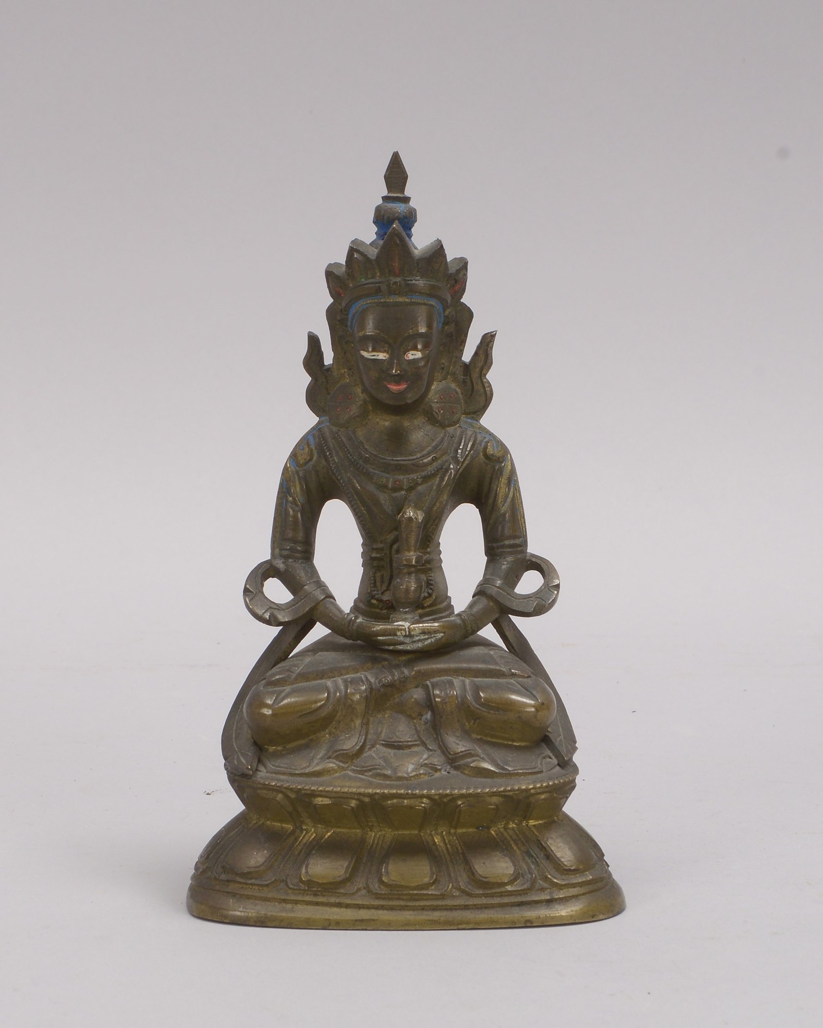 Bronzeskulptur (Tibet), 'Sitzender Buddha', Hohlguss-Figur auf Lotussockel; Höhe 17 cm
