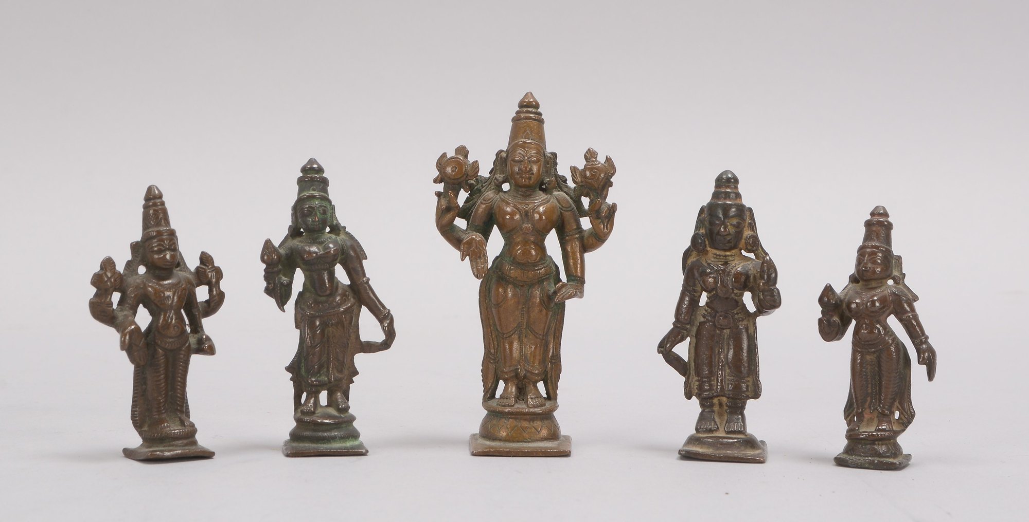 Konvolut Kleinbronzen (Indien), antik, mythologische Figuren in unterschiedliche Ausführungen