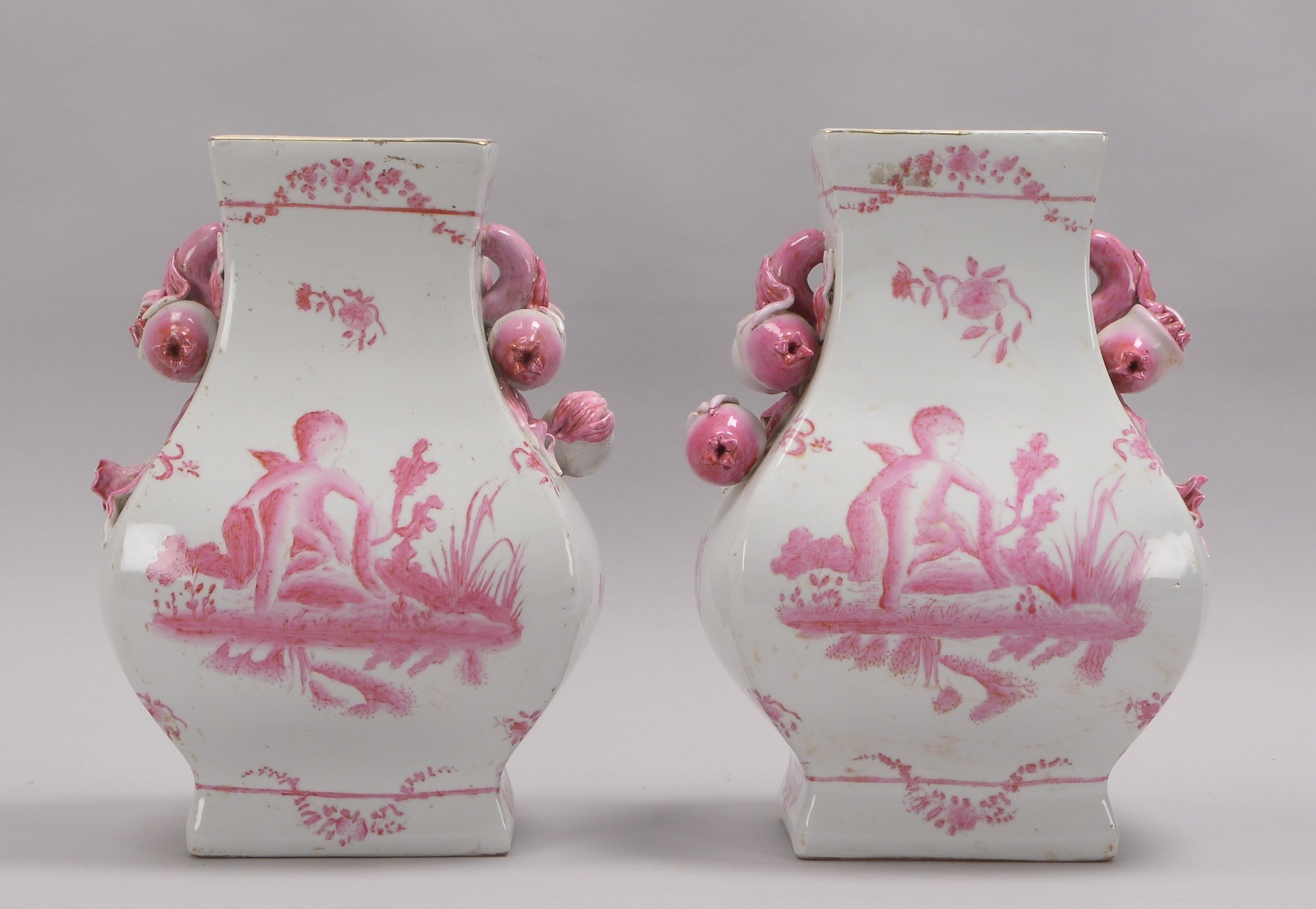 Paar Porzellanvasen (China, 2. Hälfte des 20. Jahrhunderts), mit polychromer Bemalung