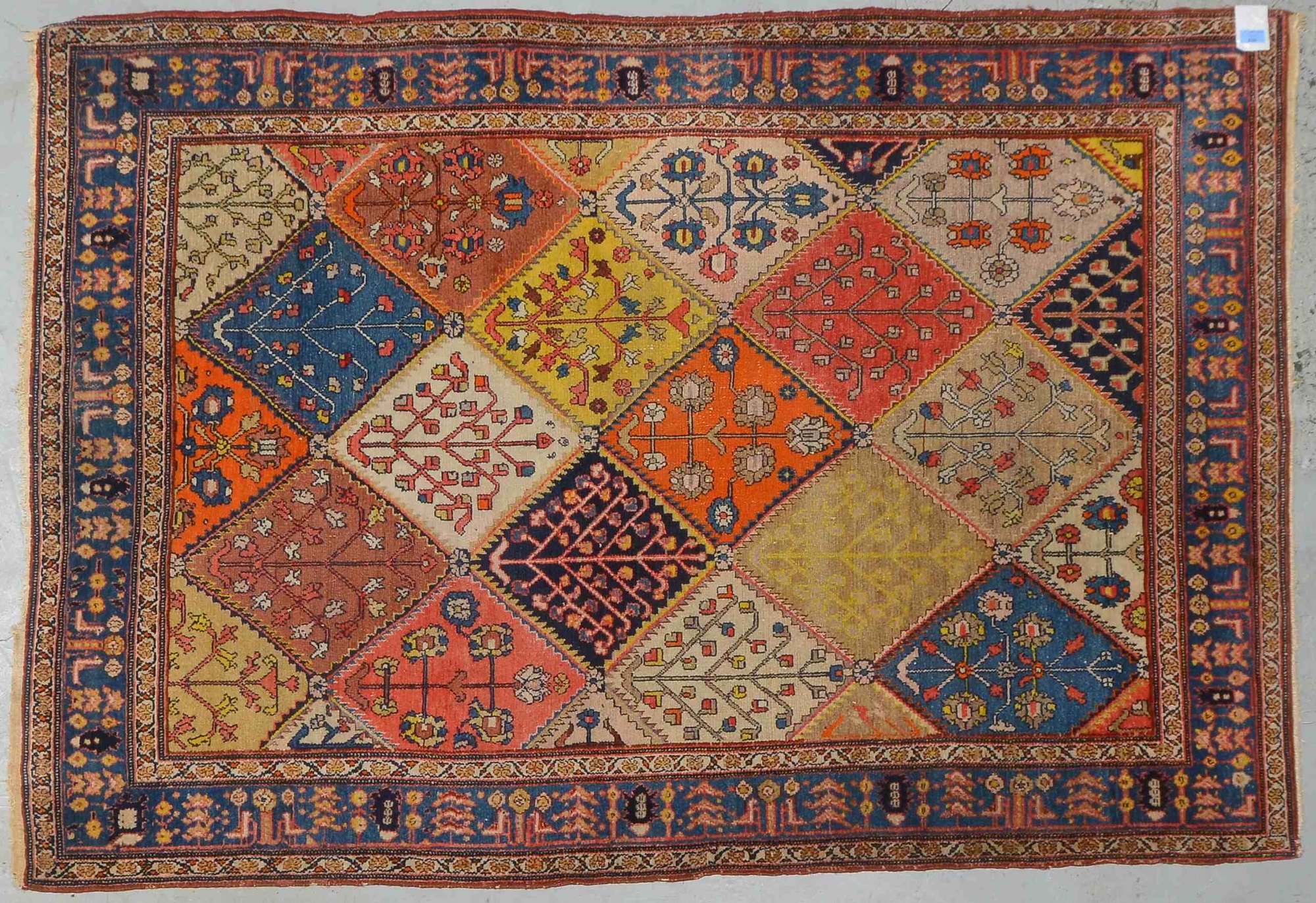 Orientteppich, alt, feine Knüpfung, mit Rauten-Feldermuster