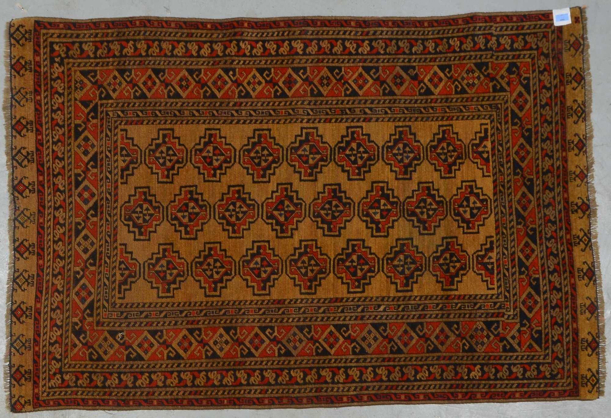 Orientteppich (Usbekistan), Wolle auf Wolle, mittelfeine Knüpfung, goldfarben
