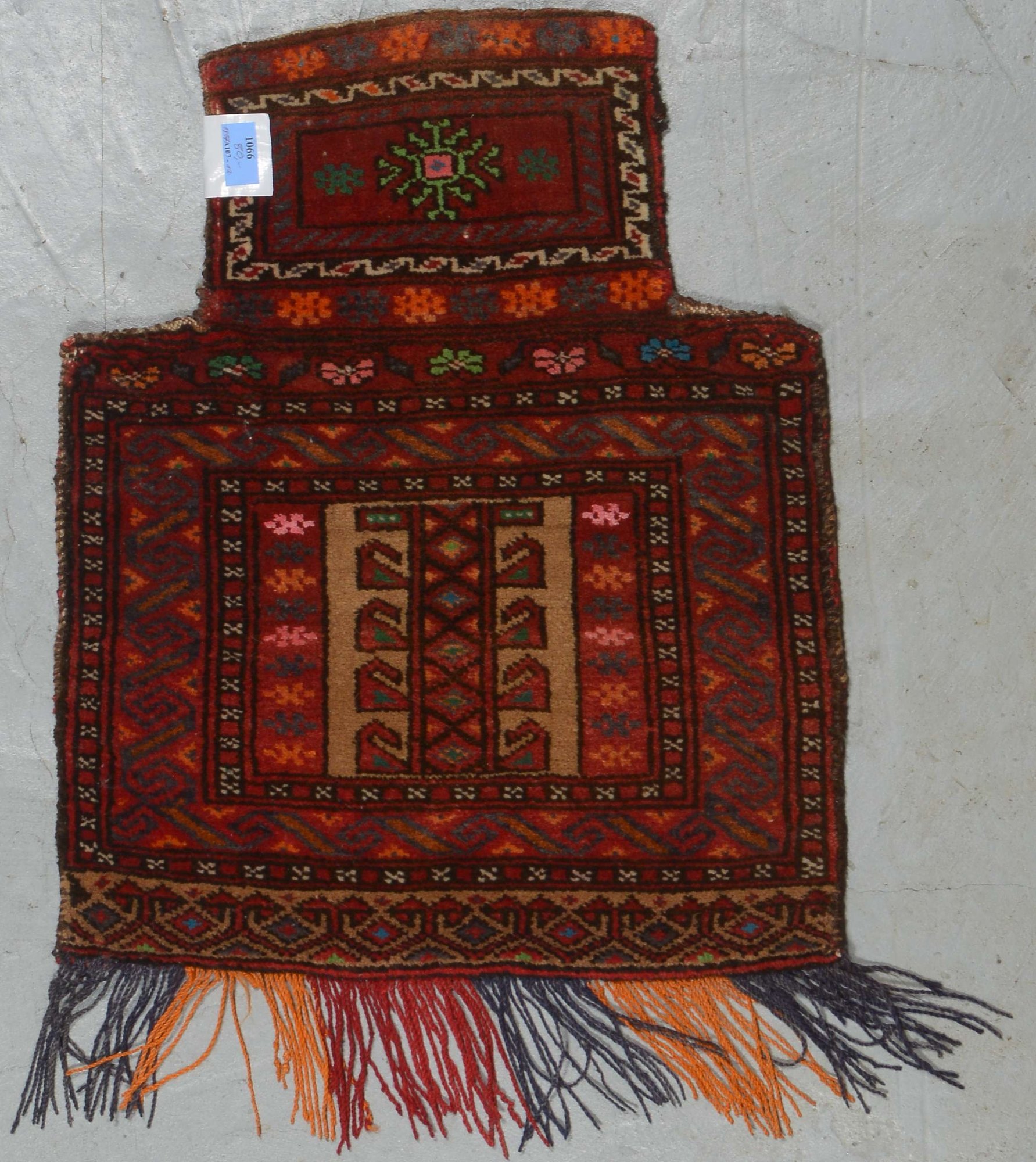 Salztasche (Azerbaijan), rückseitig mit Kelim-Flachgewebe, in gutem Zustand