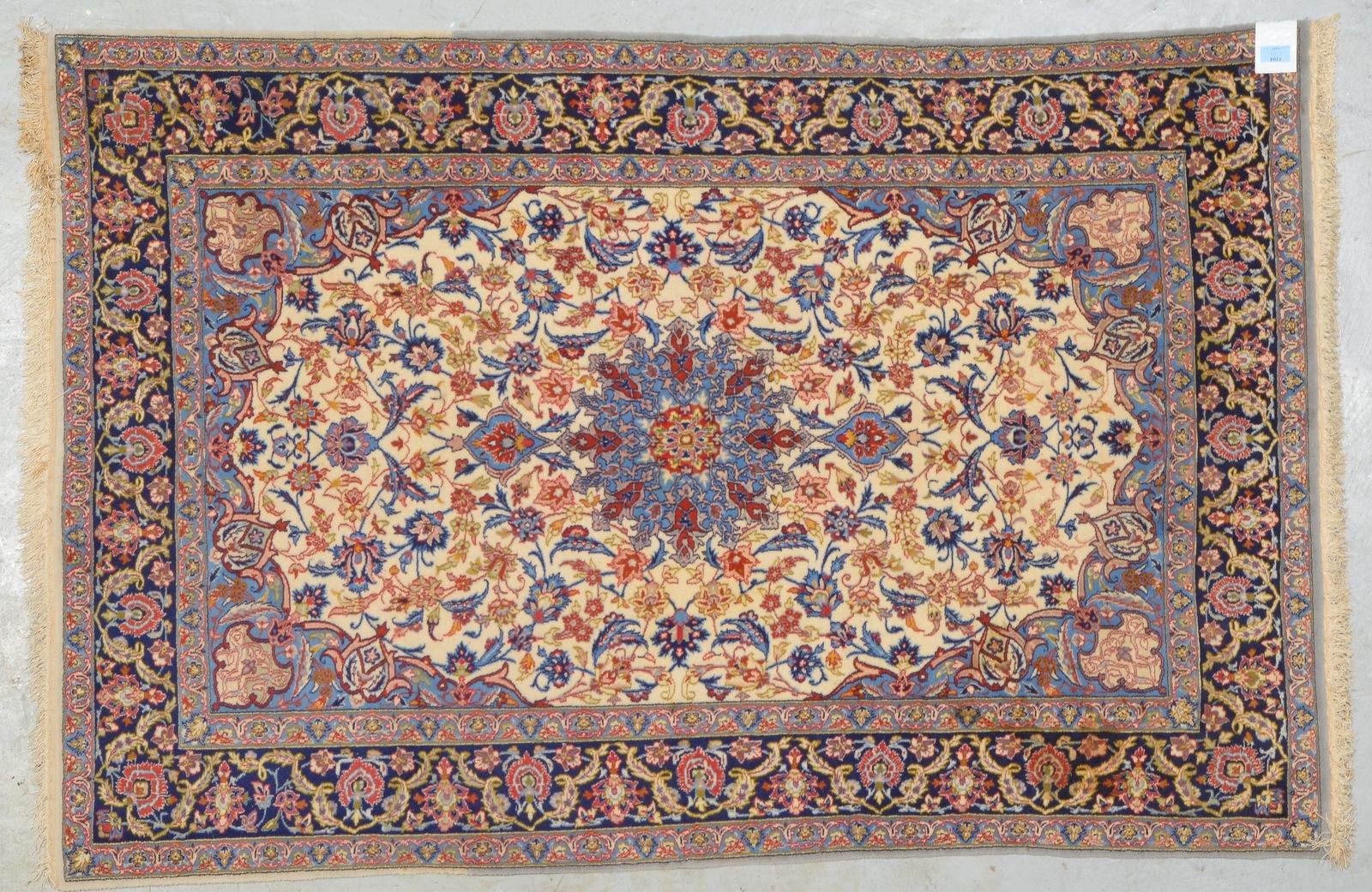 Isfahan, sehr feine Knüpfung, fast 1 Mio. Knoten/qm, hellgrundig, guter Zustand