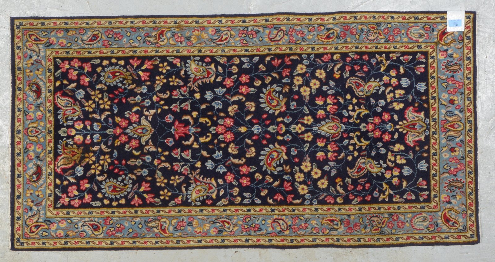 Kirman-Brücke, mittelf. Knüpfung, Mittelfeld in Indigoblau, floral gemustert