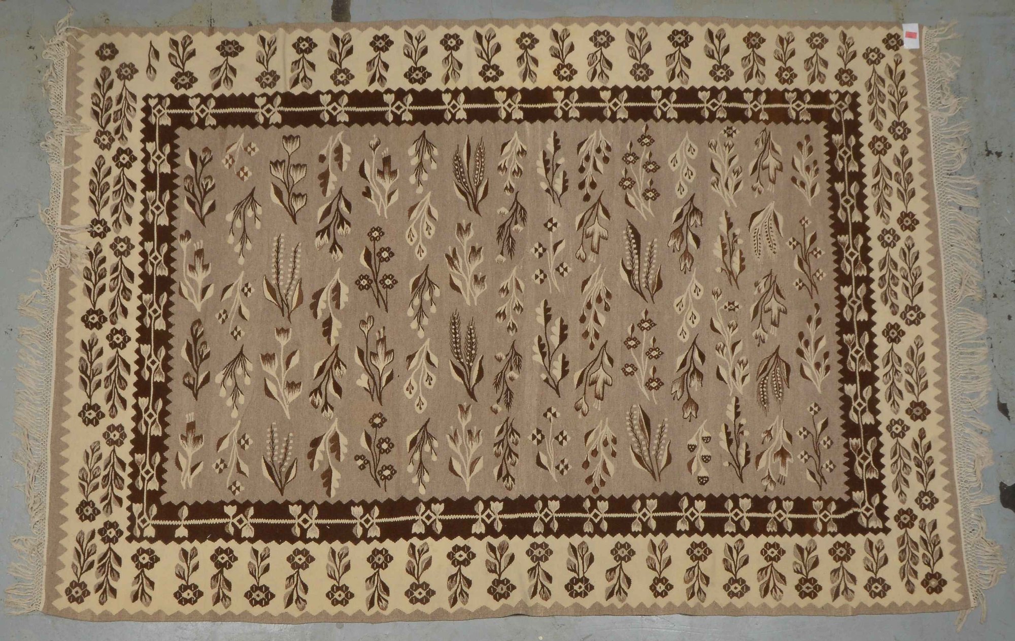 Kelim, älter, naturbelassene Schurwolle, fein gewebt, mit Blumenmuster, ringsum komplett