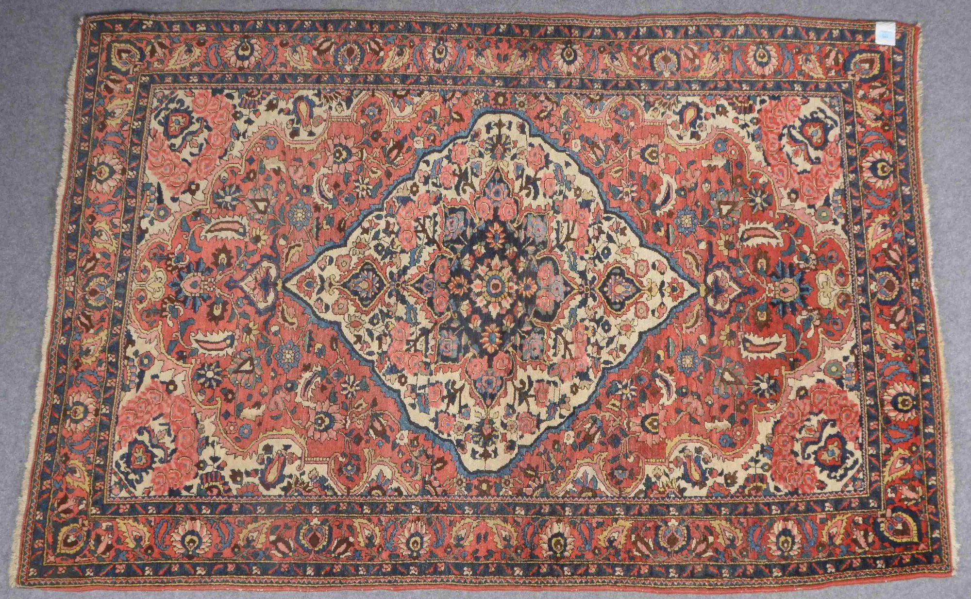 2 Bakhtiari-Teppiche, Flor in insgesamt gutem Zustand; Maße 208 x 147 cm und 212 x 141 cm (mit Gebra