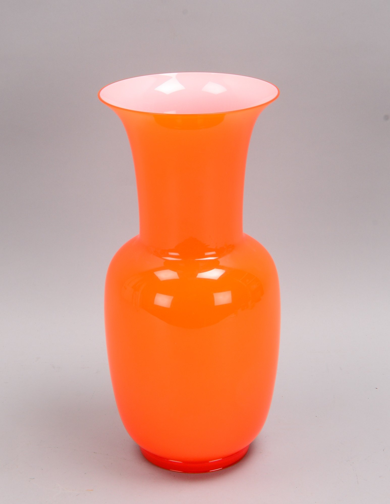 Venini, Designer-Glasvase, 'Opalino', Orange/Weiß, signiert und datiert '2008'