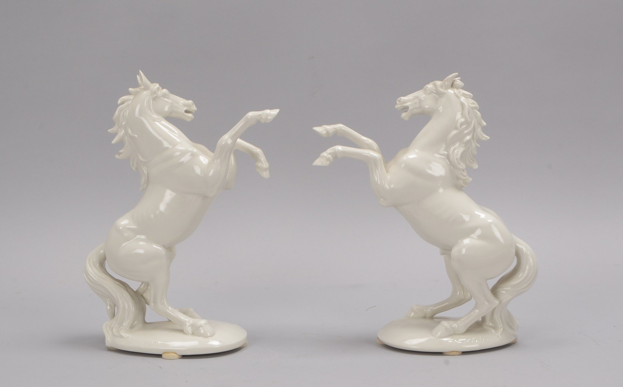 Nymphenburg, 2 Porzellanfiguren, 'Steigende Pferde', Modellnr. '738'/'738b'