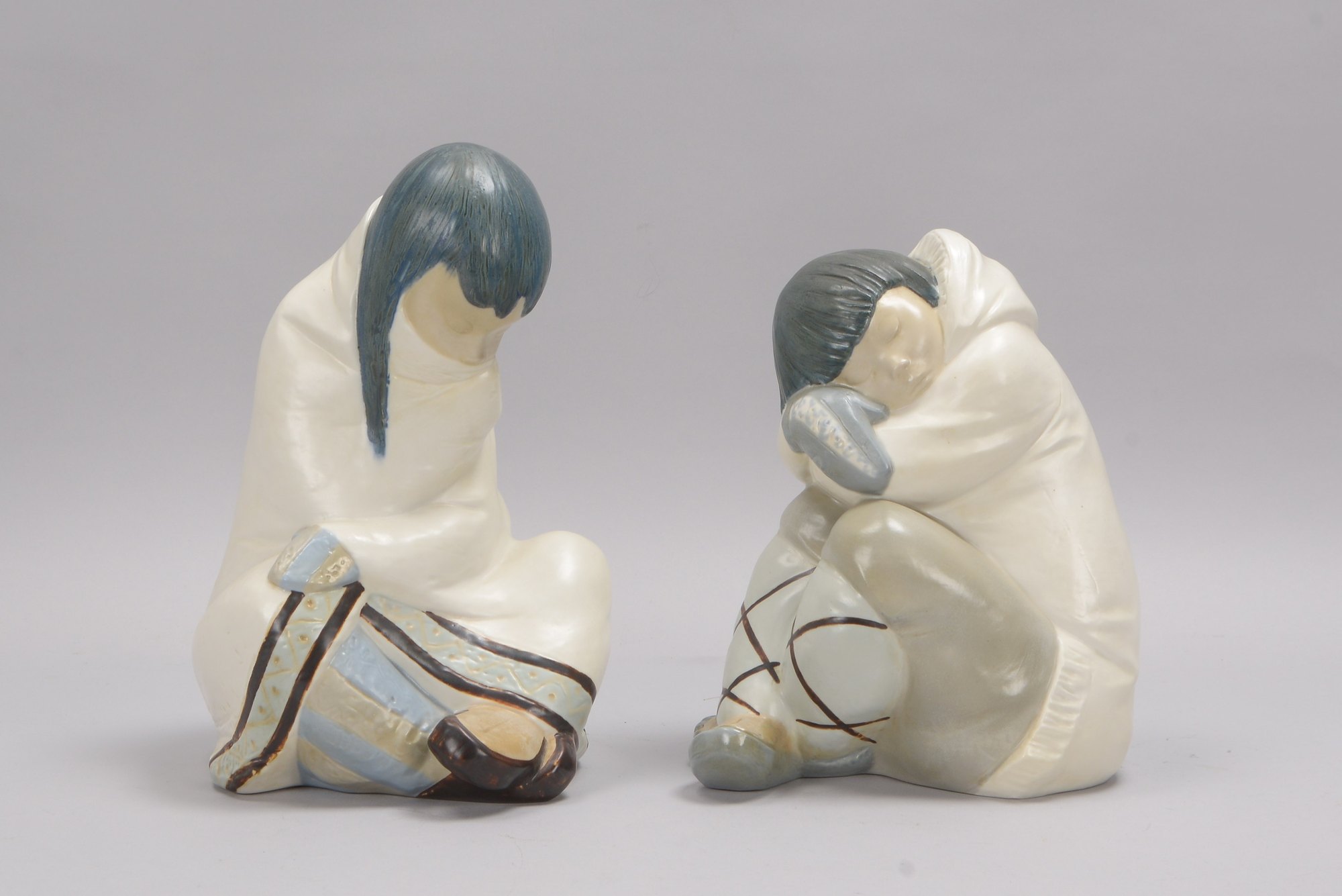 Lladro/Spanien, 2 Porzellanfiguren, 'Eskimomädchen', farbig staffiert