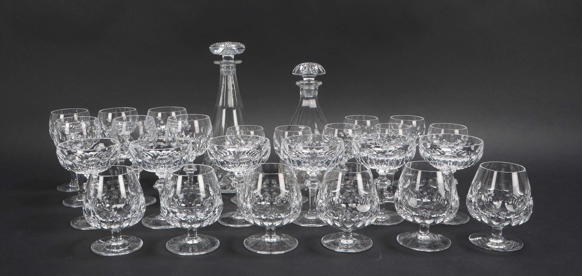 Tischglas-Konvolut, Kristallglas, 2x Karaffen und div. Trinkgläser, 24 Stück