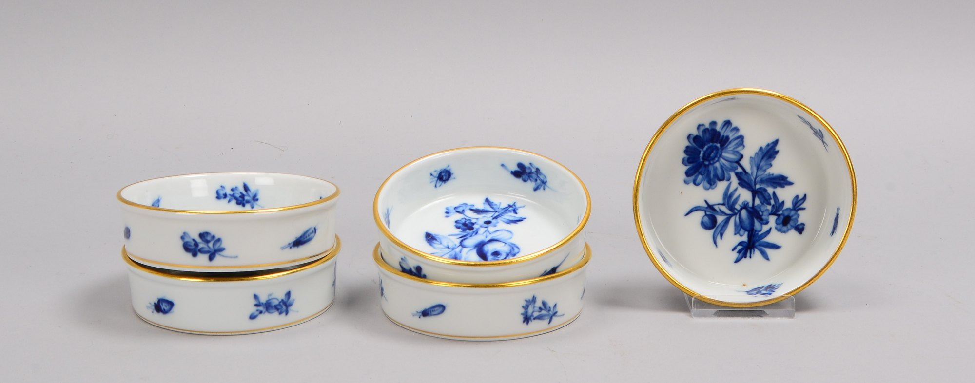Meissen (Knaufzeit), Satz Untersetzer, Dekor 'Blaue Blume', 5 Stück