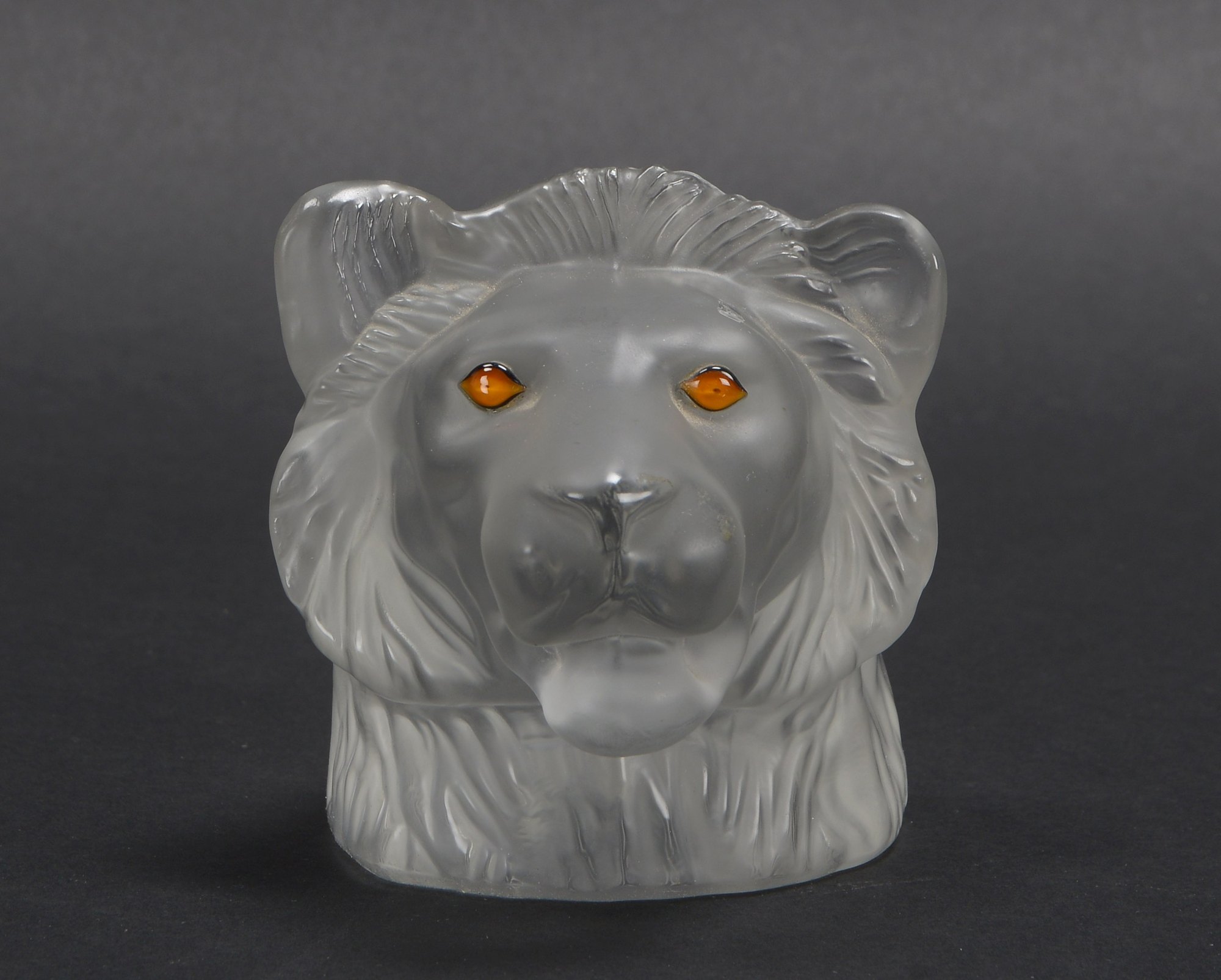 Saint-Louis/Frankreich, Glasskulptur, 'Löwenkopf', Klarglas/mattiert