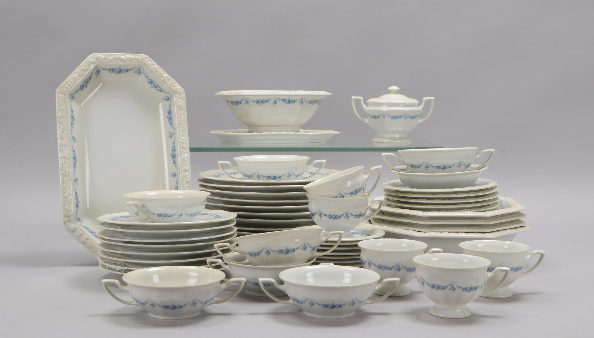 Rosenthal, Speiseporzellan und Rest-Kaffeeporzellan, 'Classic Rose', div. Teile