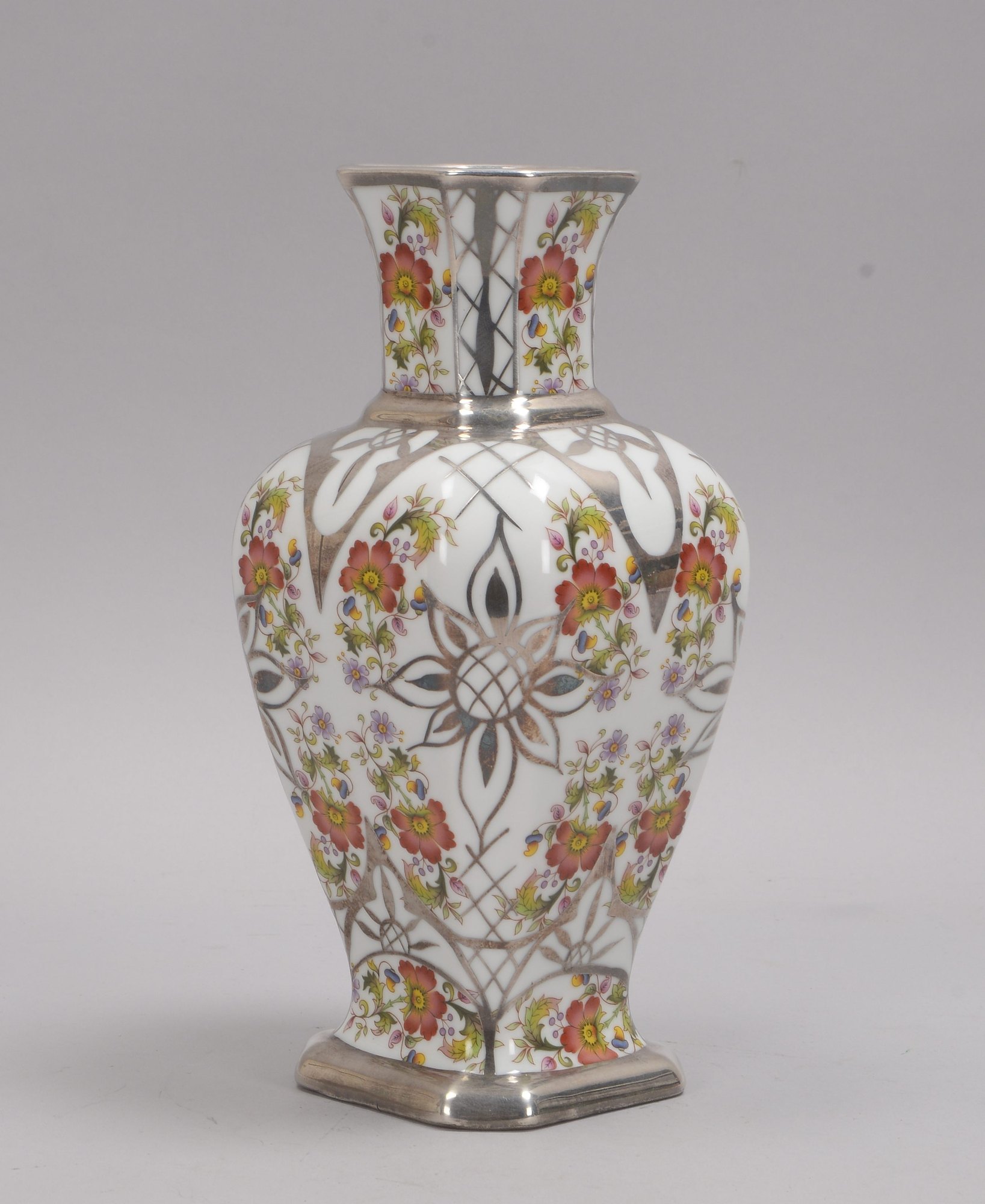 Bohemia, Porzellanvase, Korpus mit Blumendekor/Silberauflage; Höhe 25,3 cm