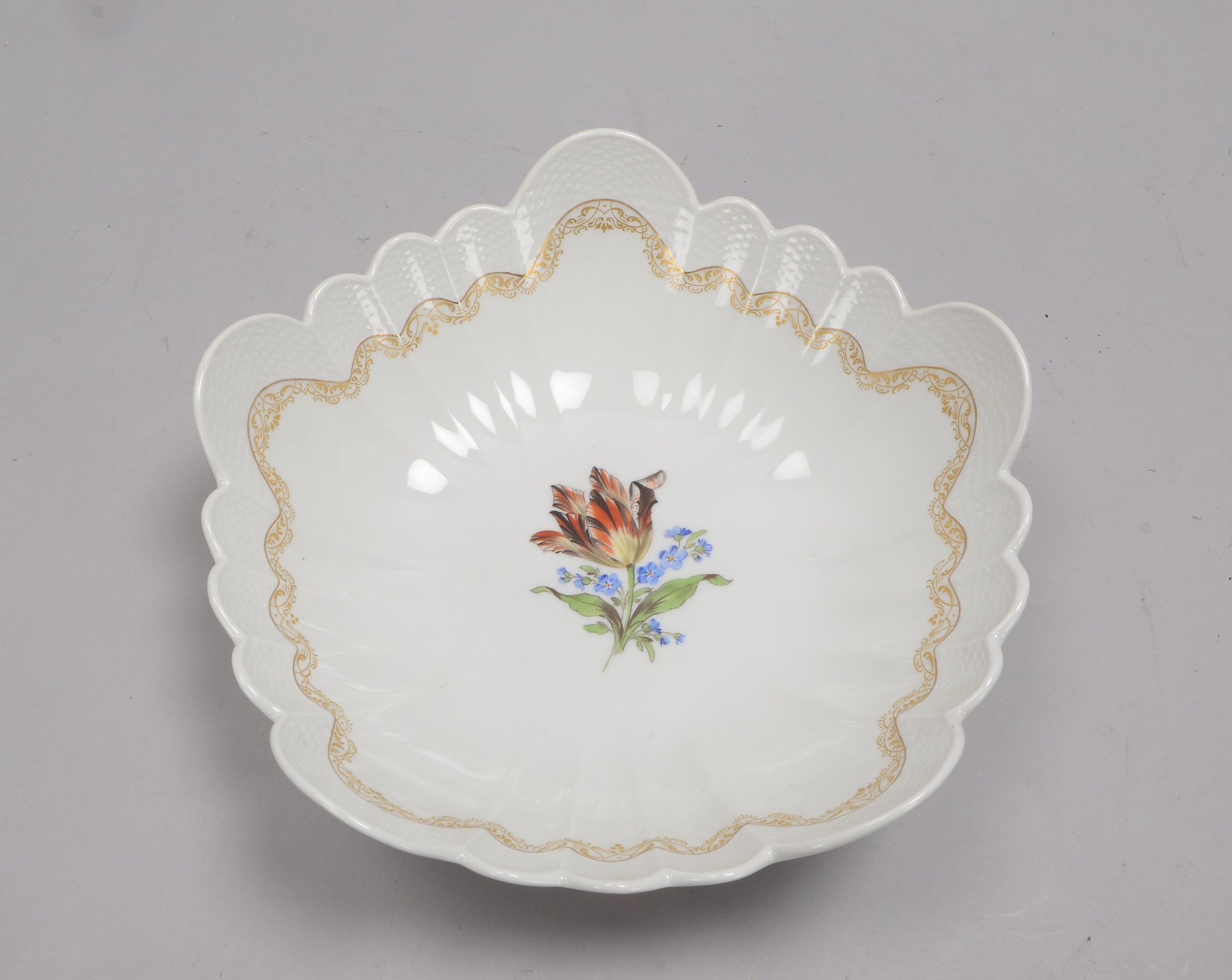 Meissen (I. Wahl), Porzellanschale, 'Altozier', Blumendekor, mit Korbrand