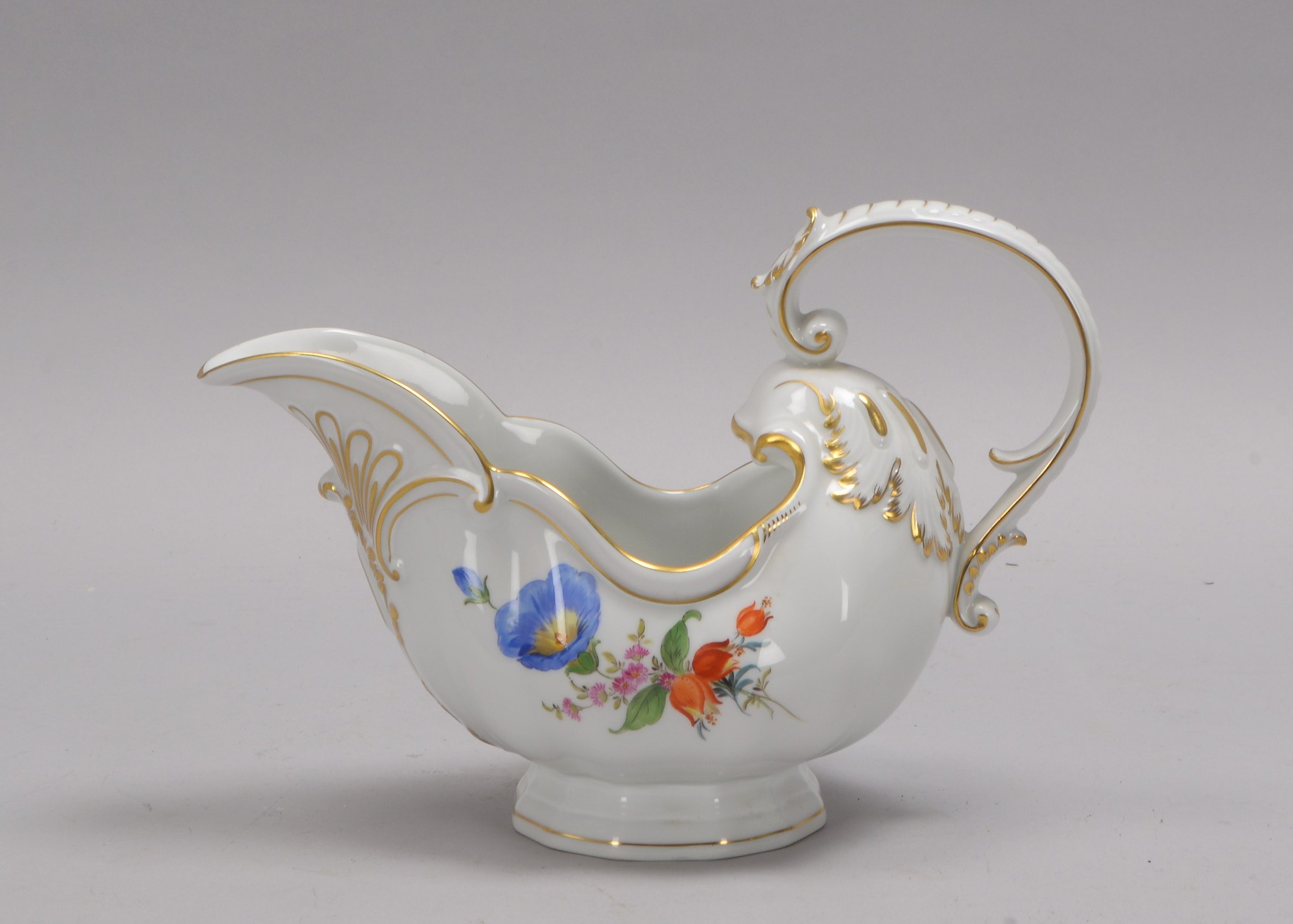 Meissen (2-gestr.), gr. Porzellan-Saucière, Muschelform, Blumendekor