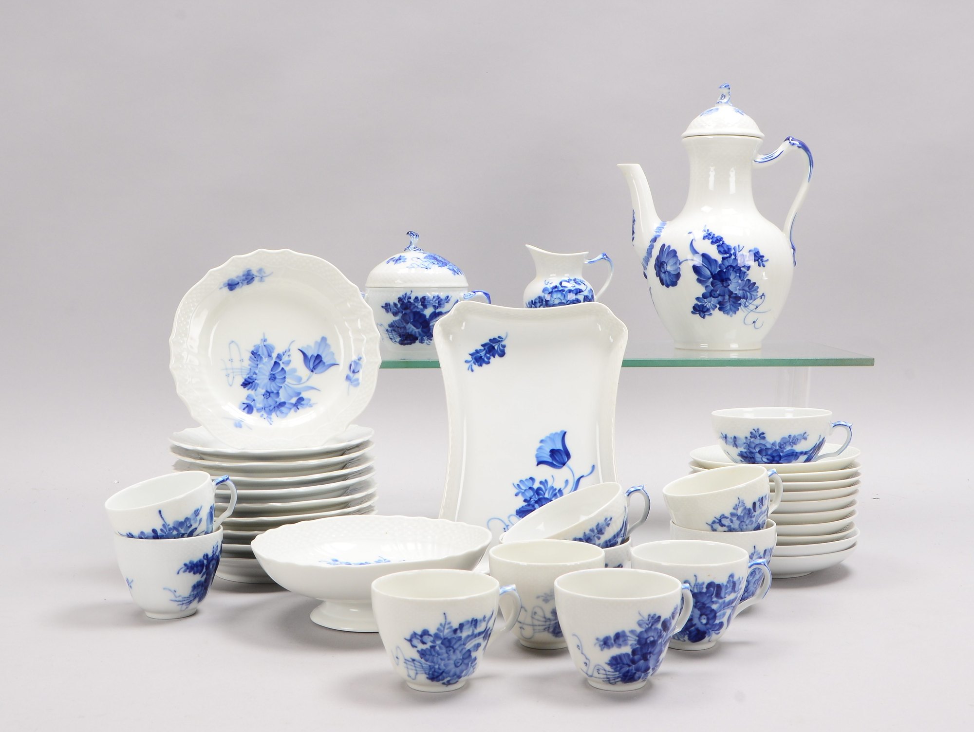 Royal Copenhagen, Kaffeeservice, Dekor 'Blaue Blume', für 8 Pers.