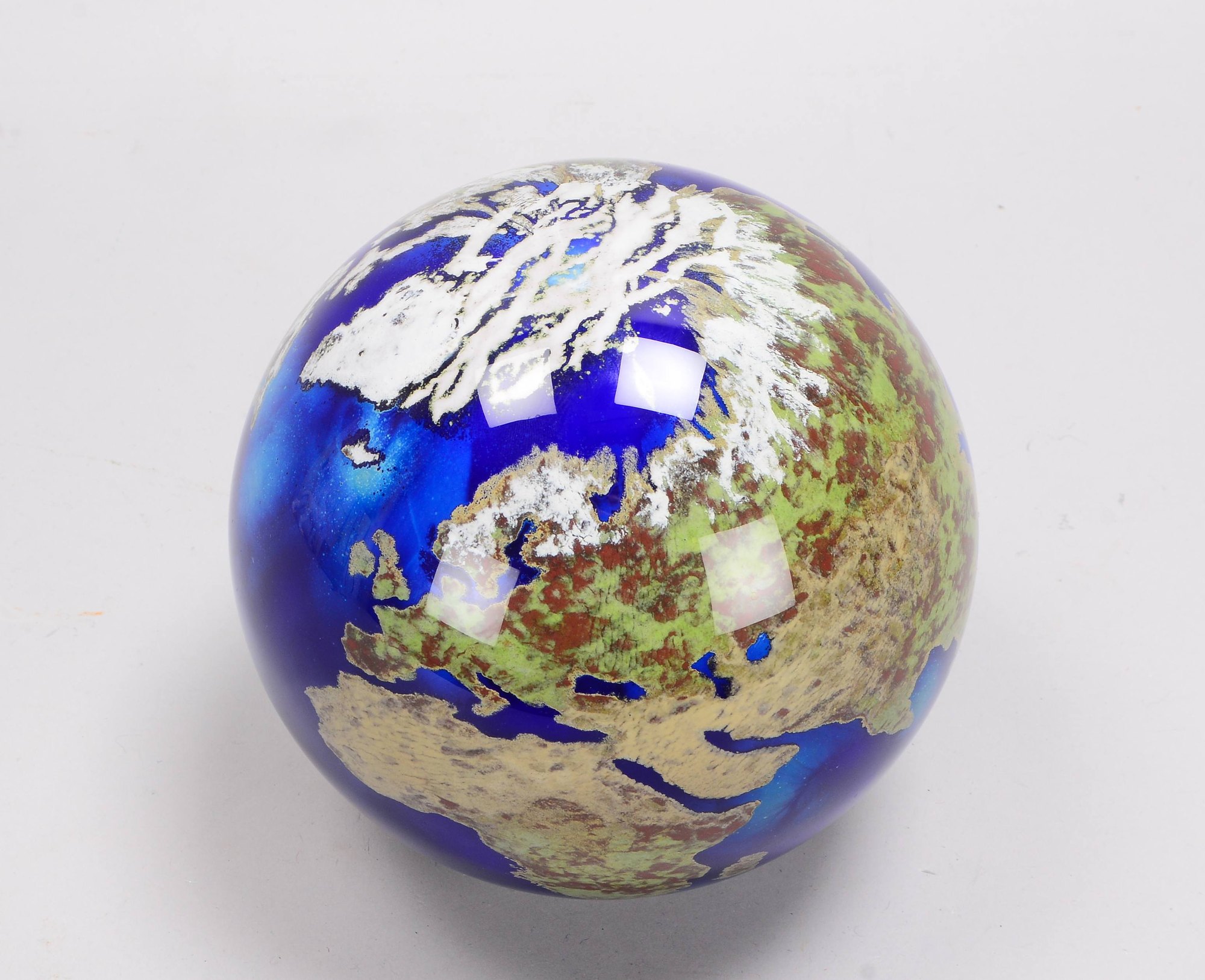 Lundberg Studios, 'Worldweight Magnum' - gr. Glas-Paperweight